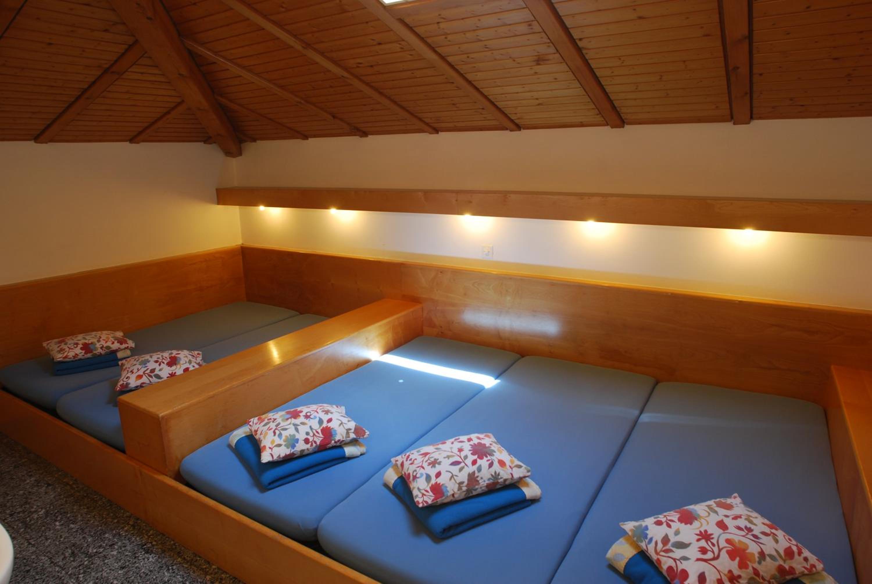 Private Dormitory Room with Shared Bathroom (5 Adults) photo 1
