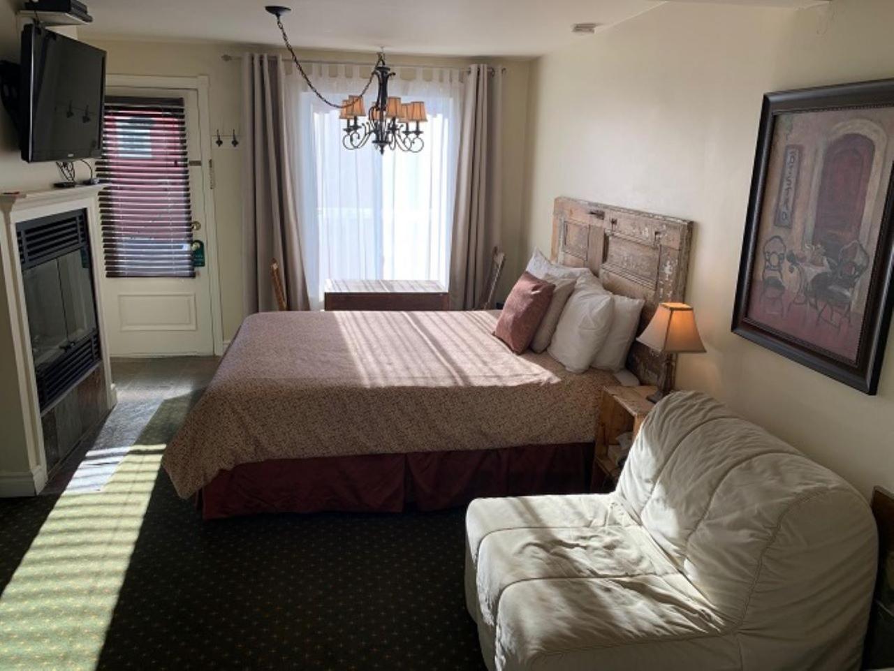 Double Room with Extra Bed photo 1
