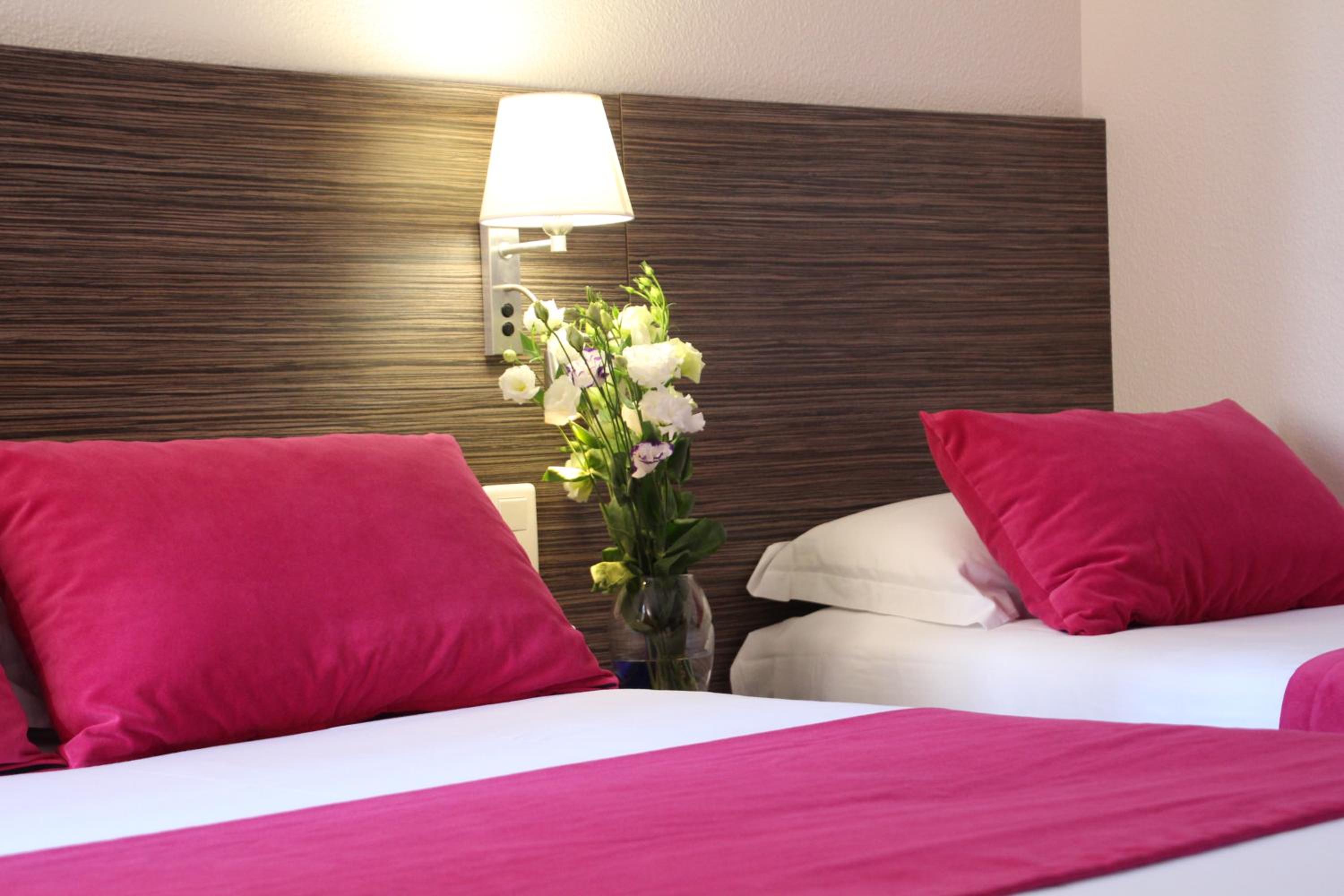 Twin Room - Photo 1