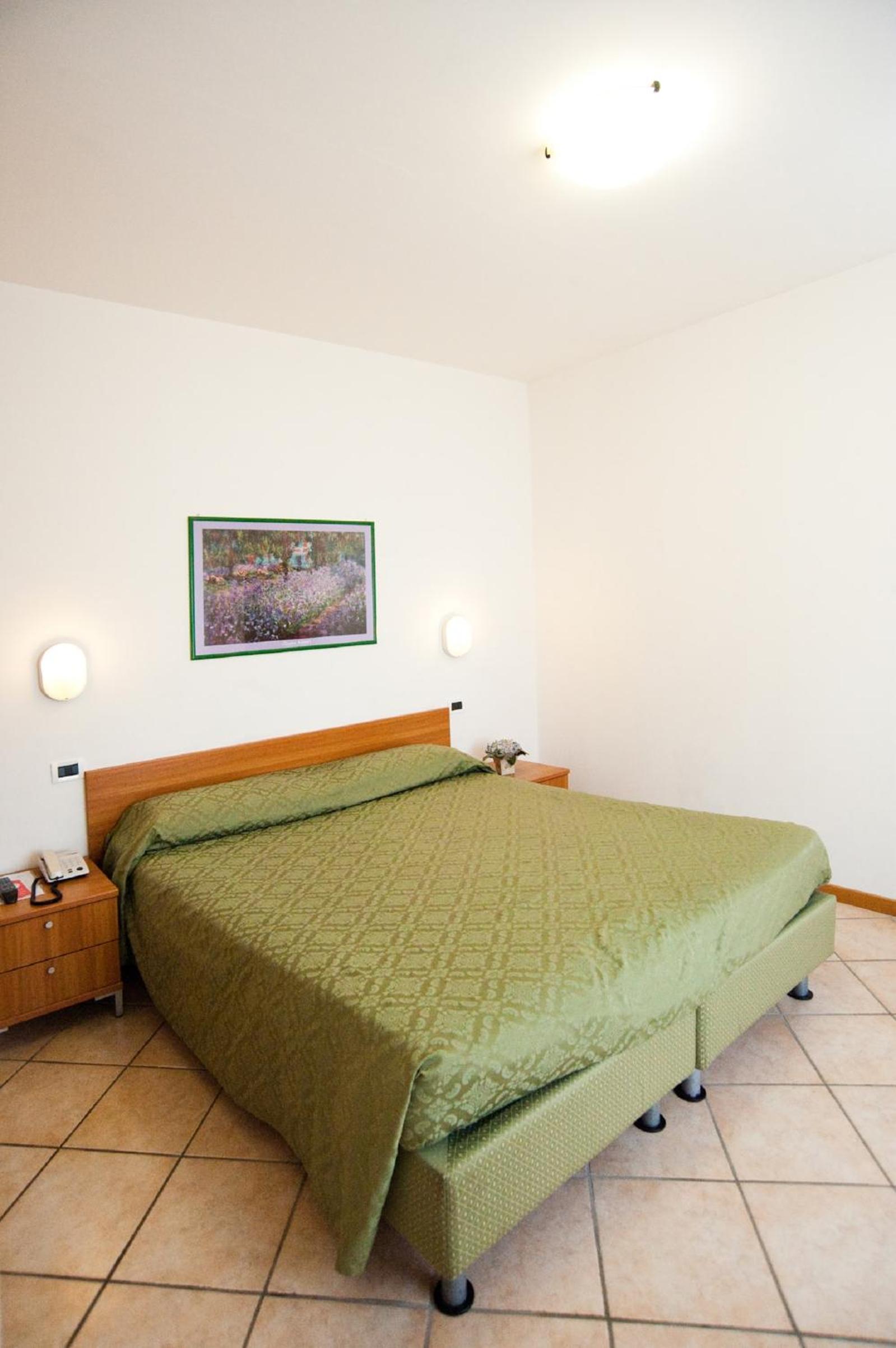 Double or Twin Room photo 2