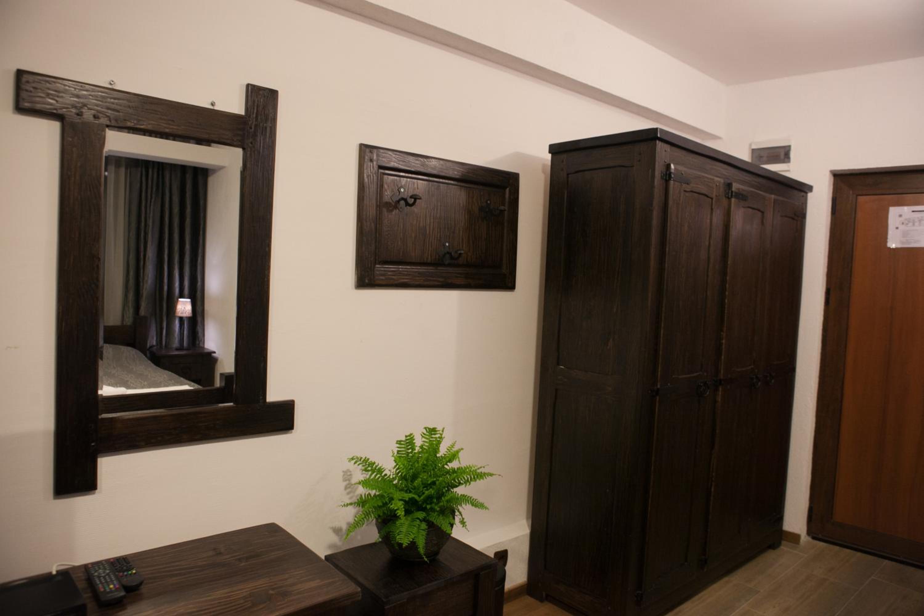 Deluxe Double Room with Extra Bed - Photo 2