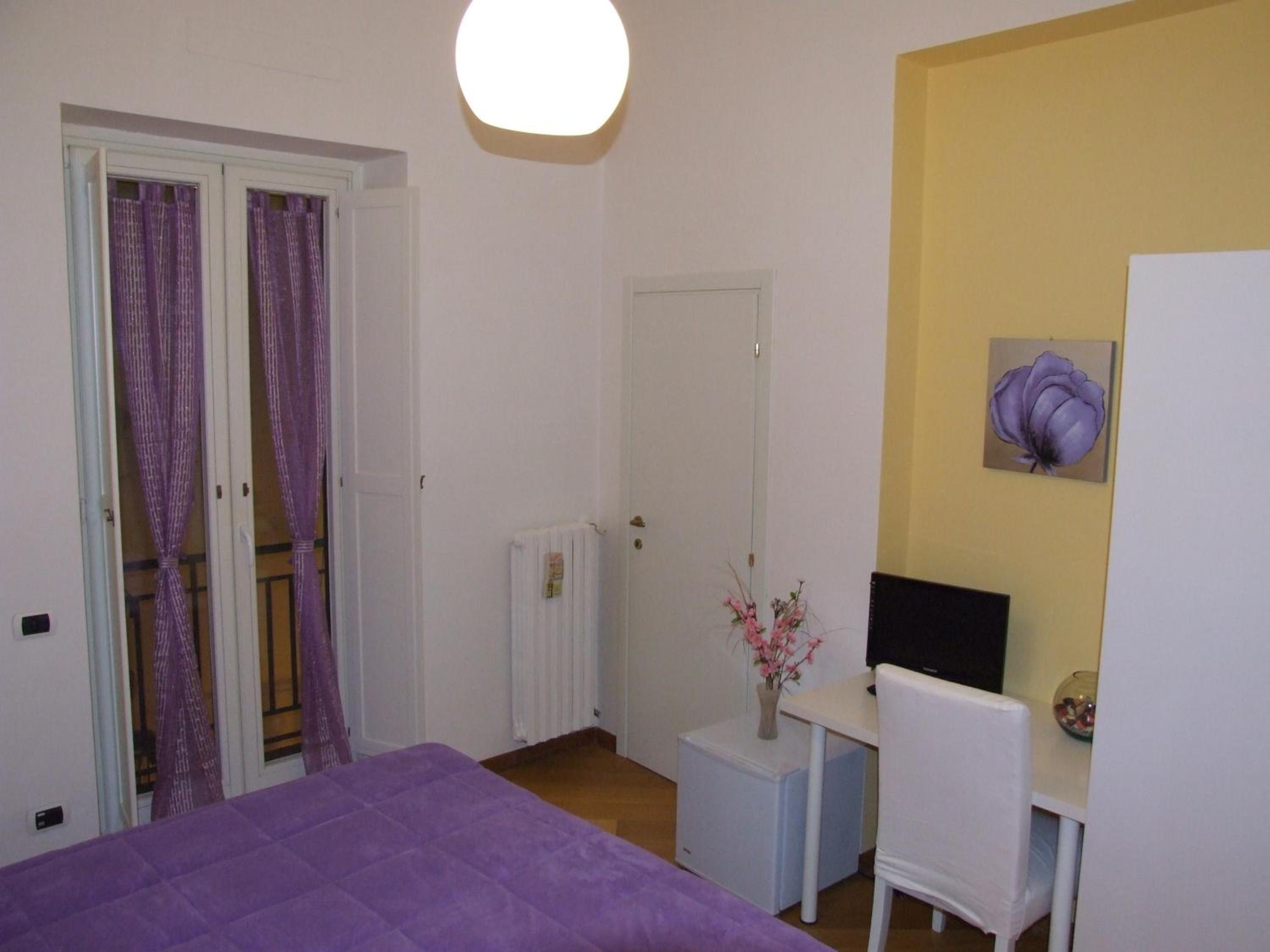 Double Room with Balcony - Photo 5