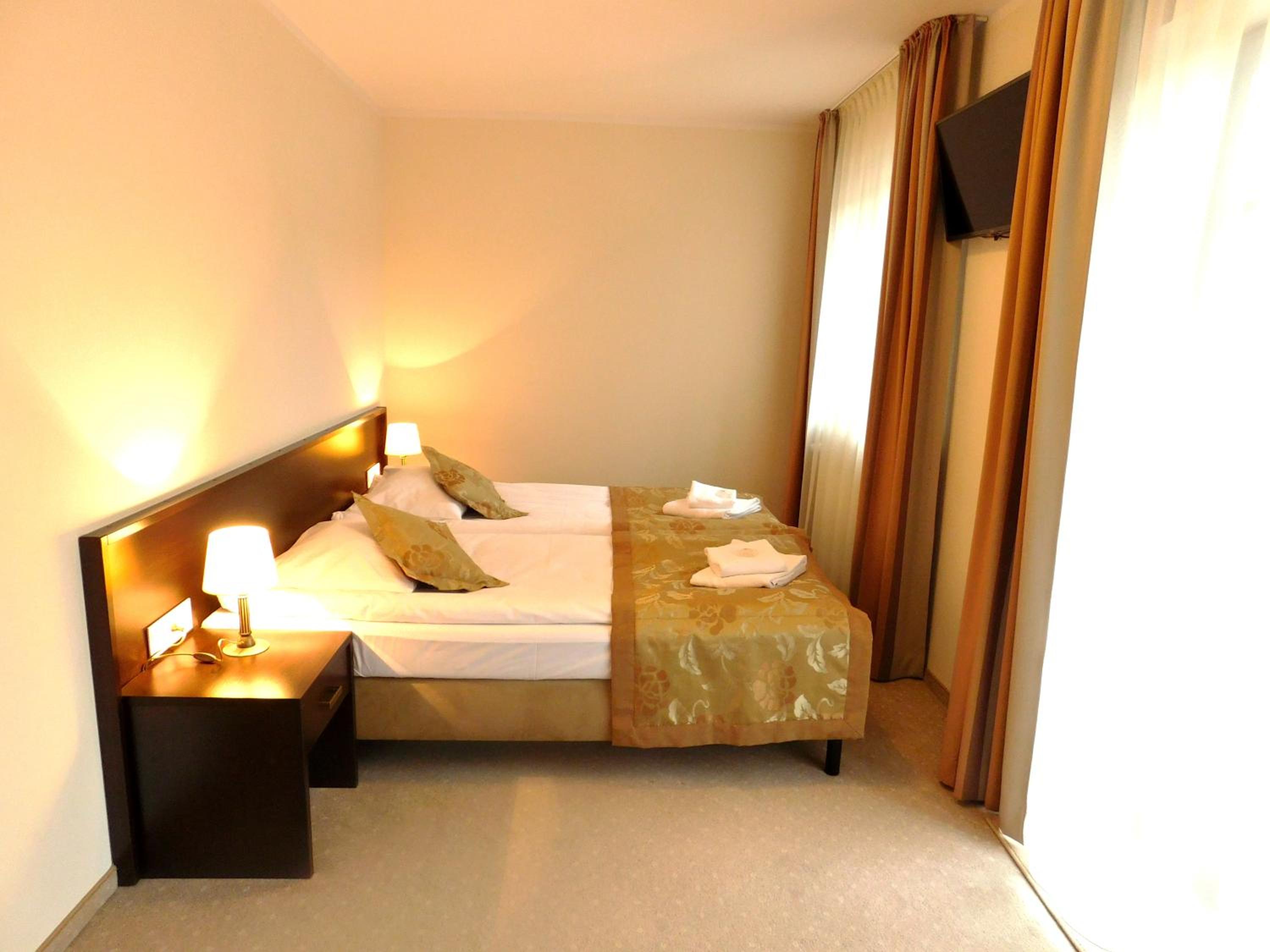 Double or Twin Room photo 2