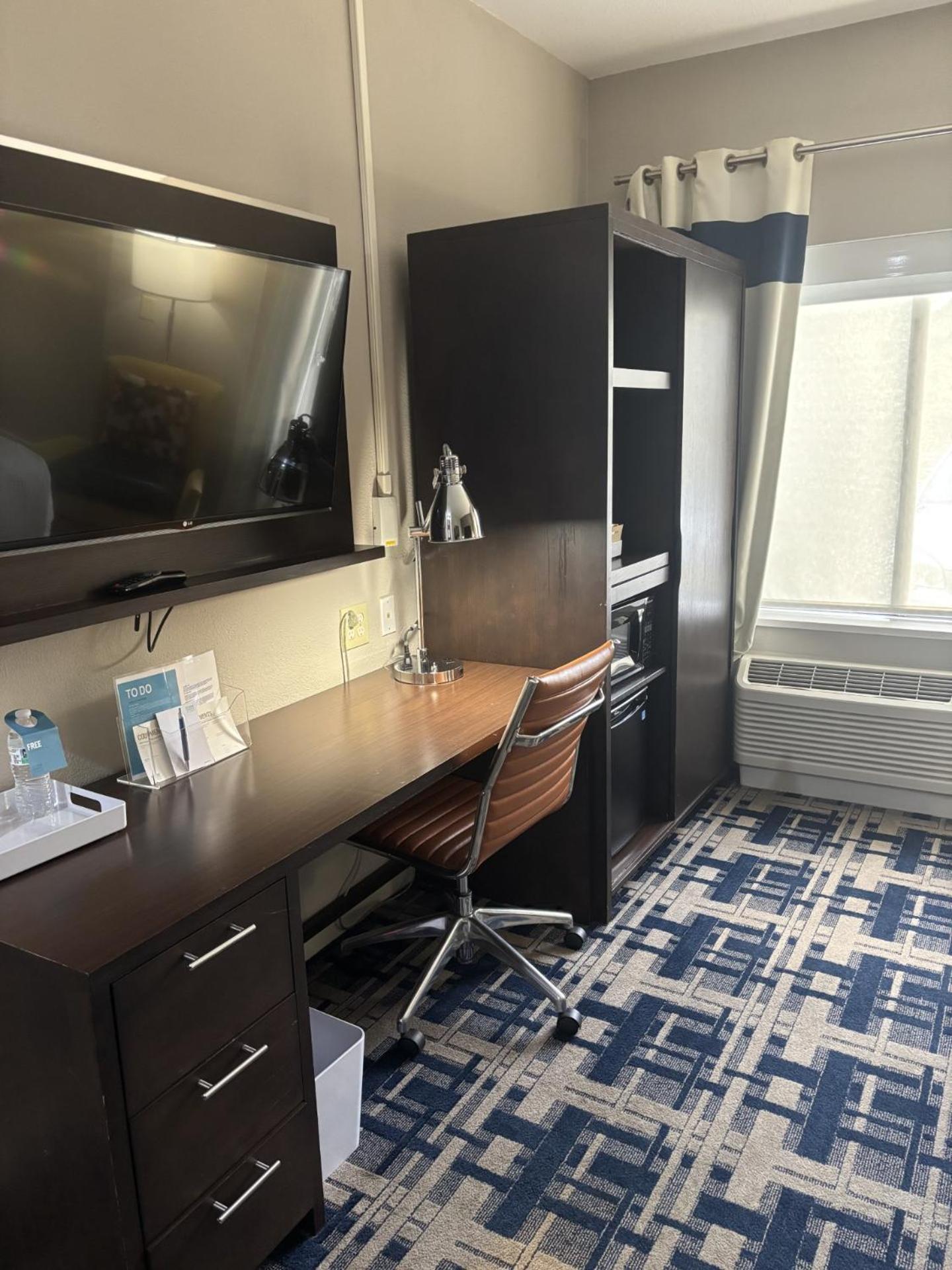 Traditional, Guest room, 1 King - Photo 1