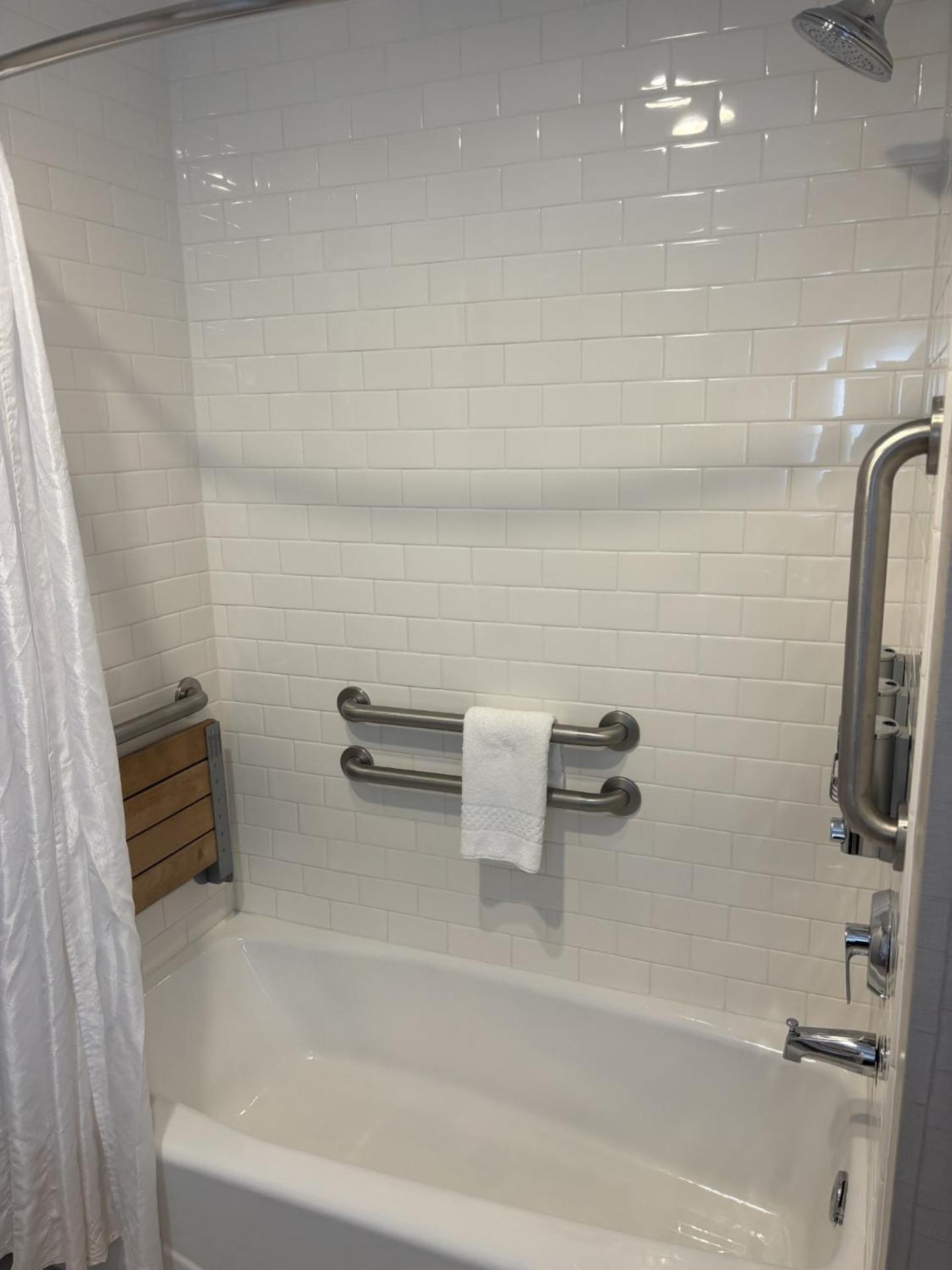 Traditional King Room with Adapted Tub - Mobility and Hearing Accessible - Photo 3
