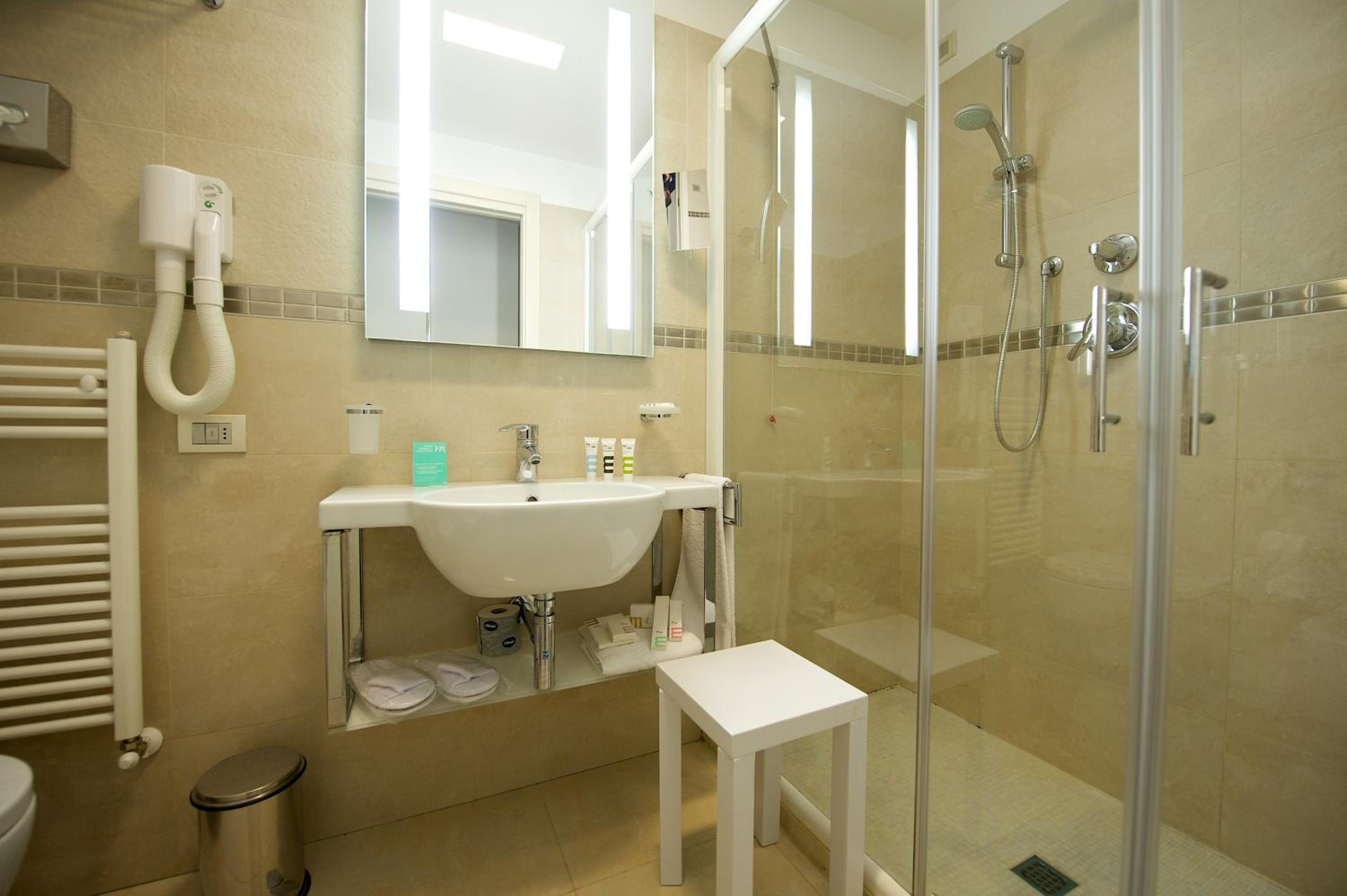 Classic Twin Room with Balcony with side sea view - Photo 3