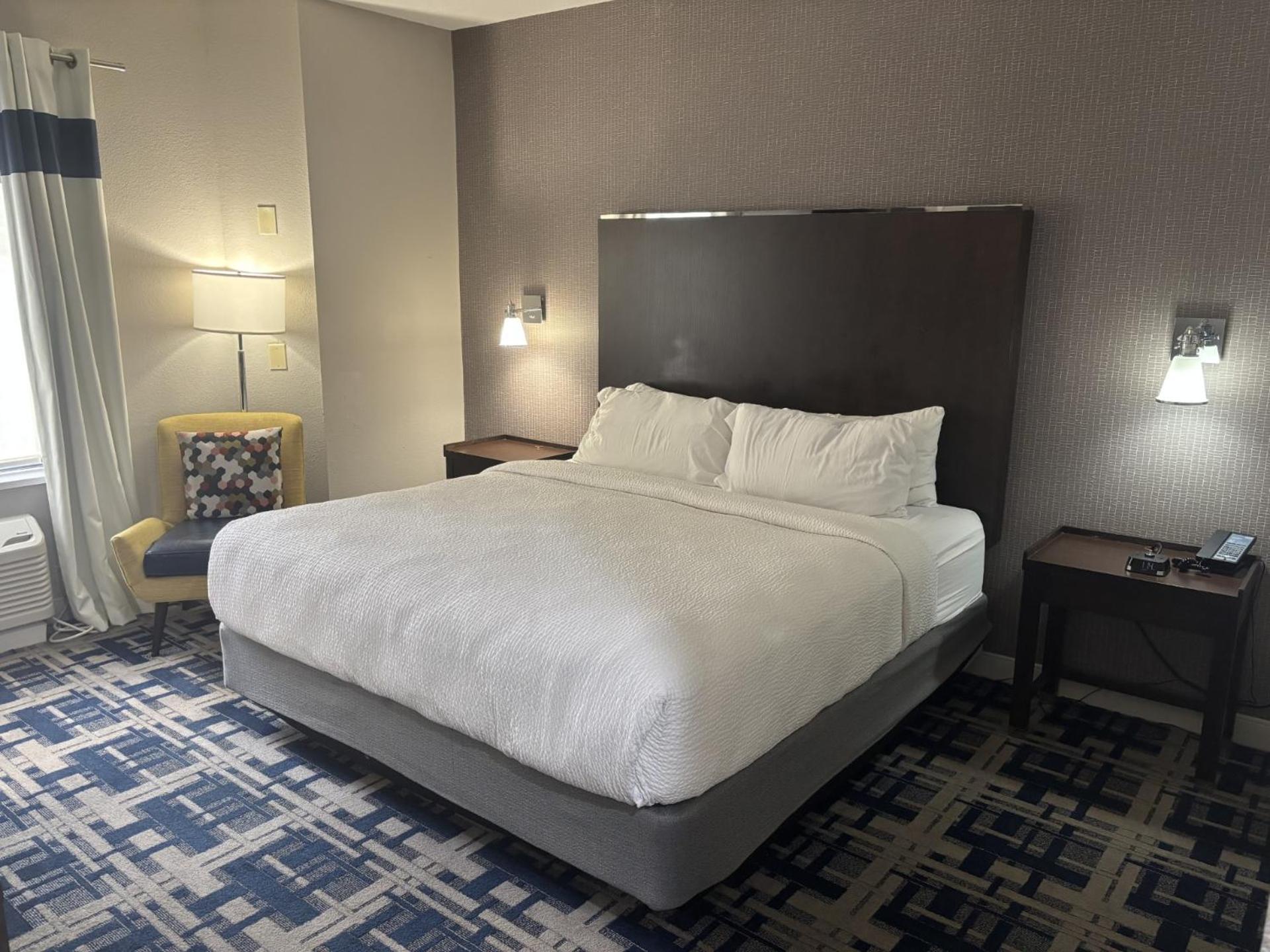Traditional, Guest room, 1 King - Photo 2