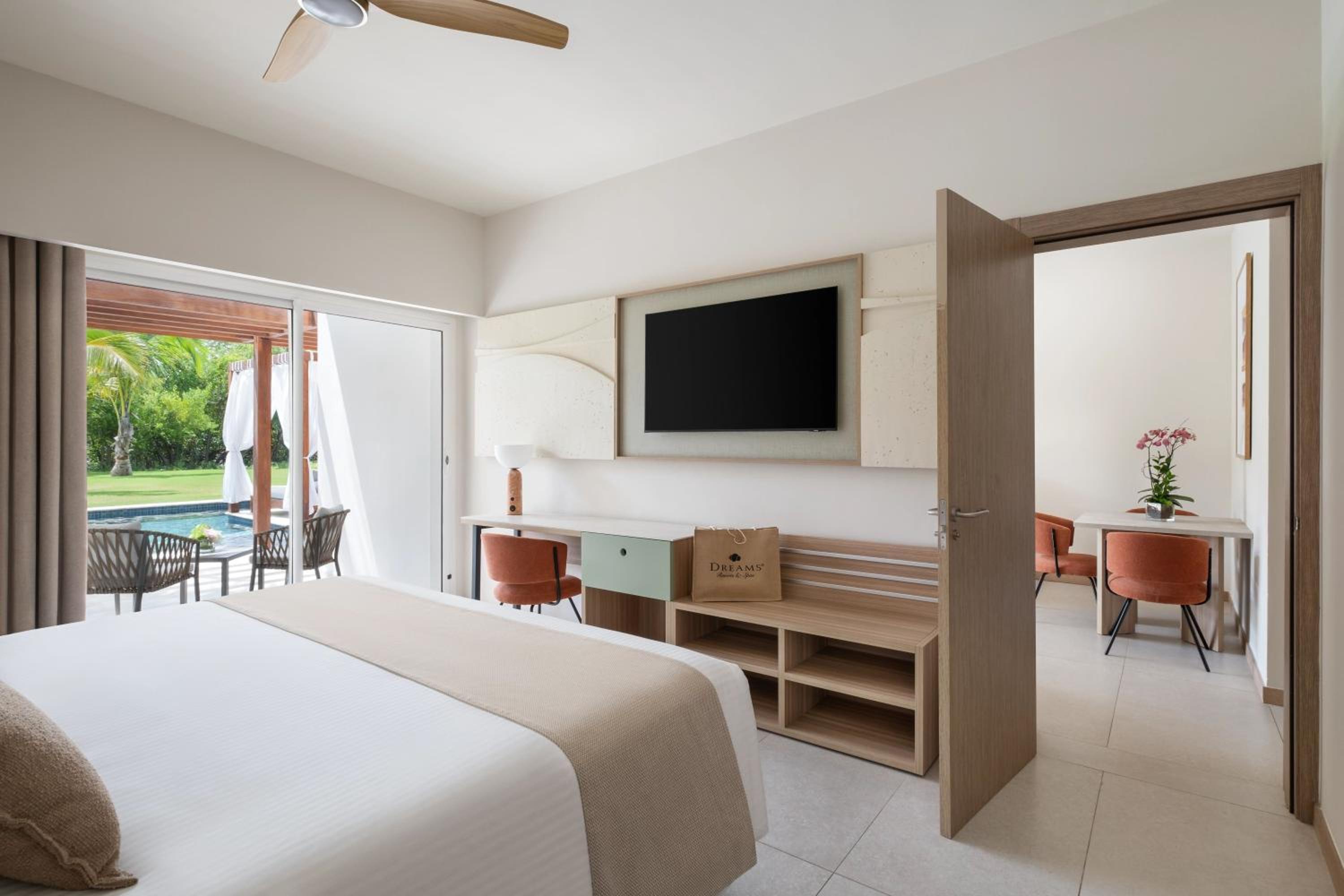 Preferred Club Master Suite Private Pool - Photo 2