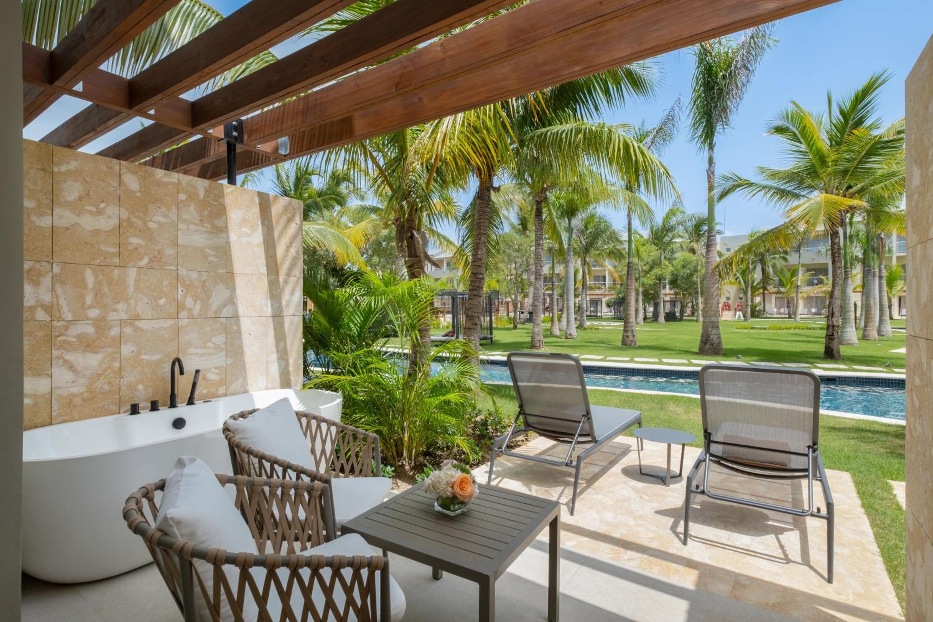 Preferred Club Junior Suite Pool Terrace King - Photo 3