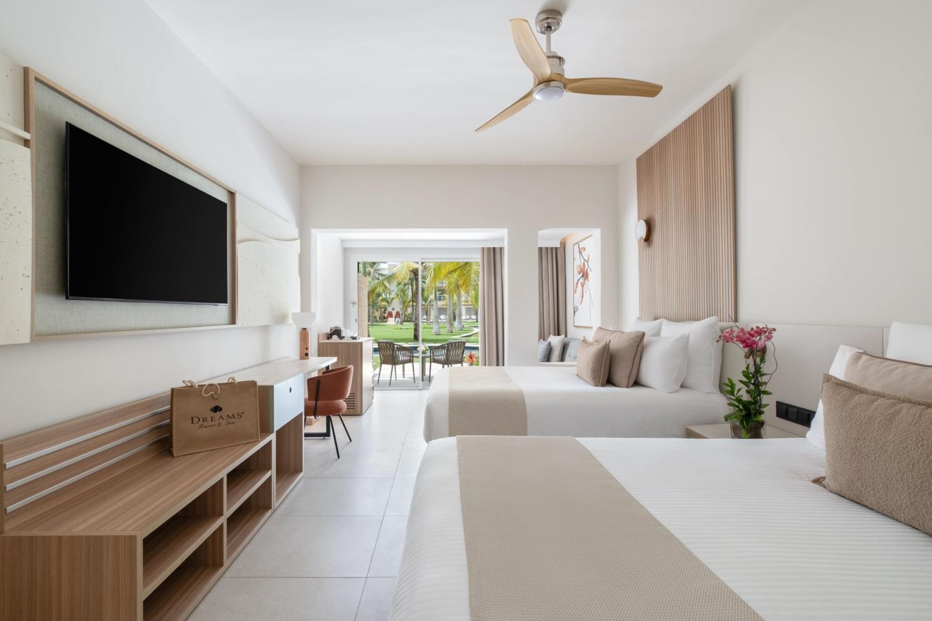 Preferred Club Junior Suite Pool Terrace Double - Photo 3