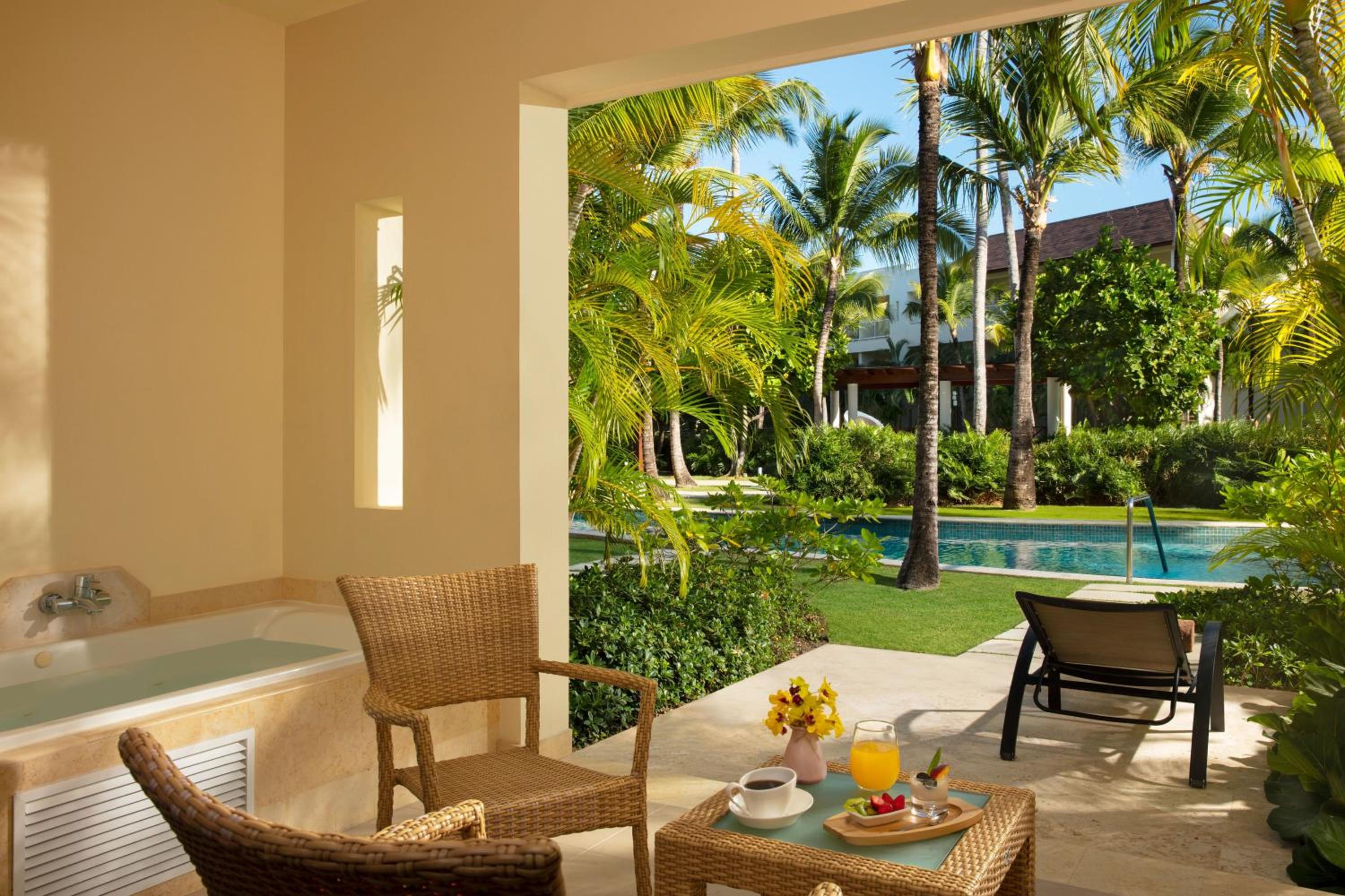 Preferred Club Deluxe Swim Up King - Photo 3