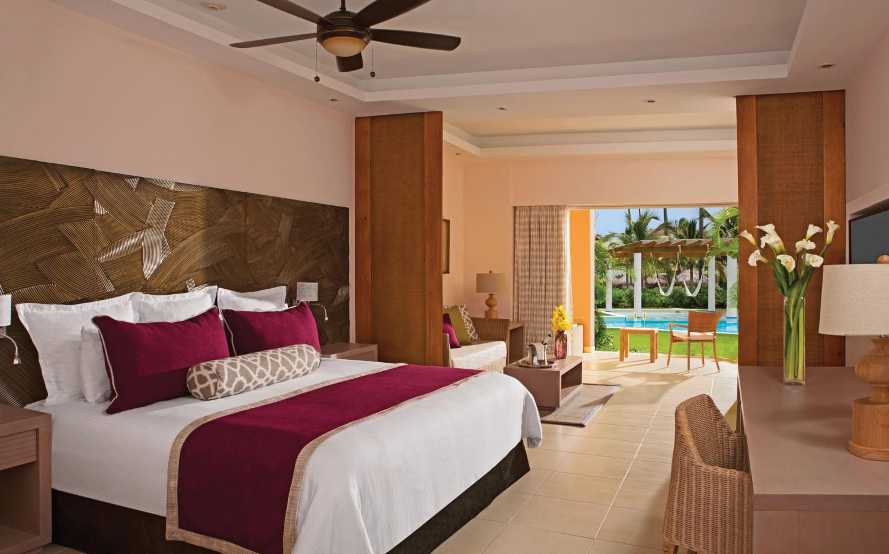 Preferred Club Deluxe Swim Up King - Photo 2