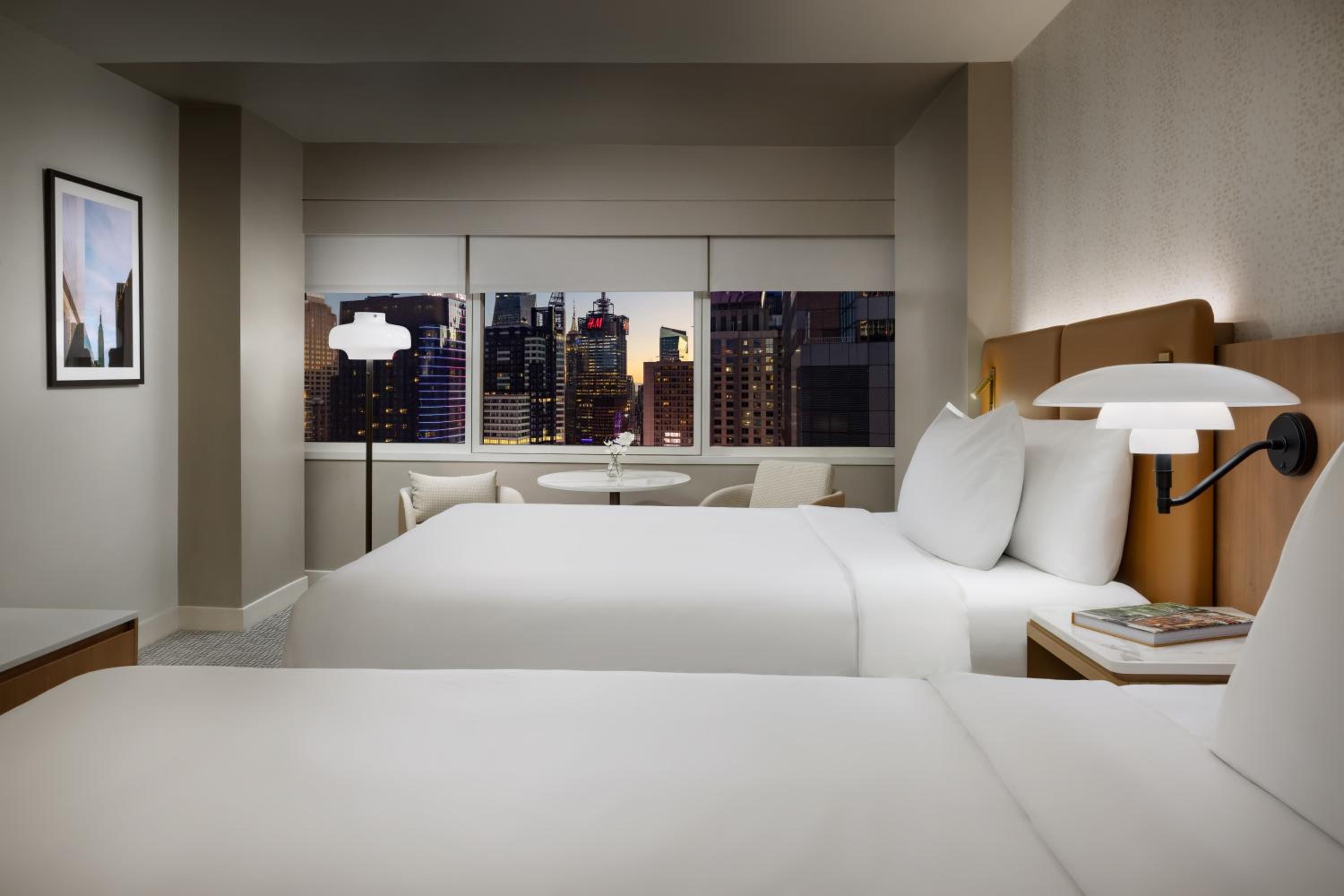Room with Two Double Beds - Times Square View photo 2