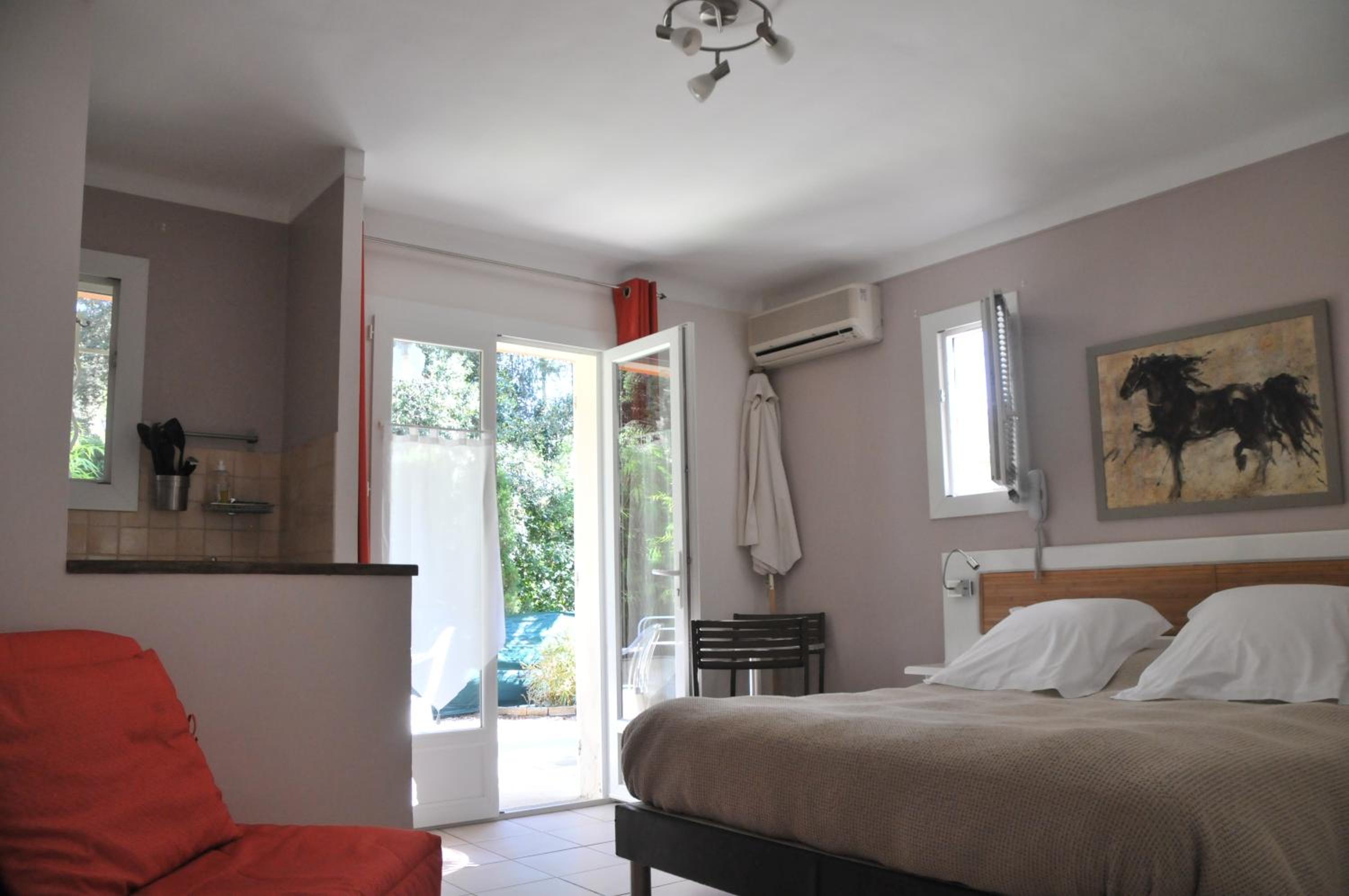 Studio (2 Adults)