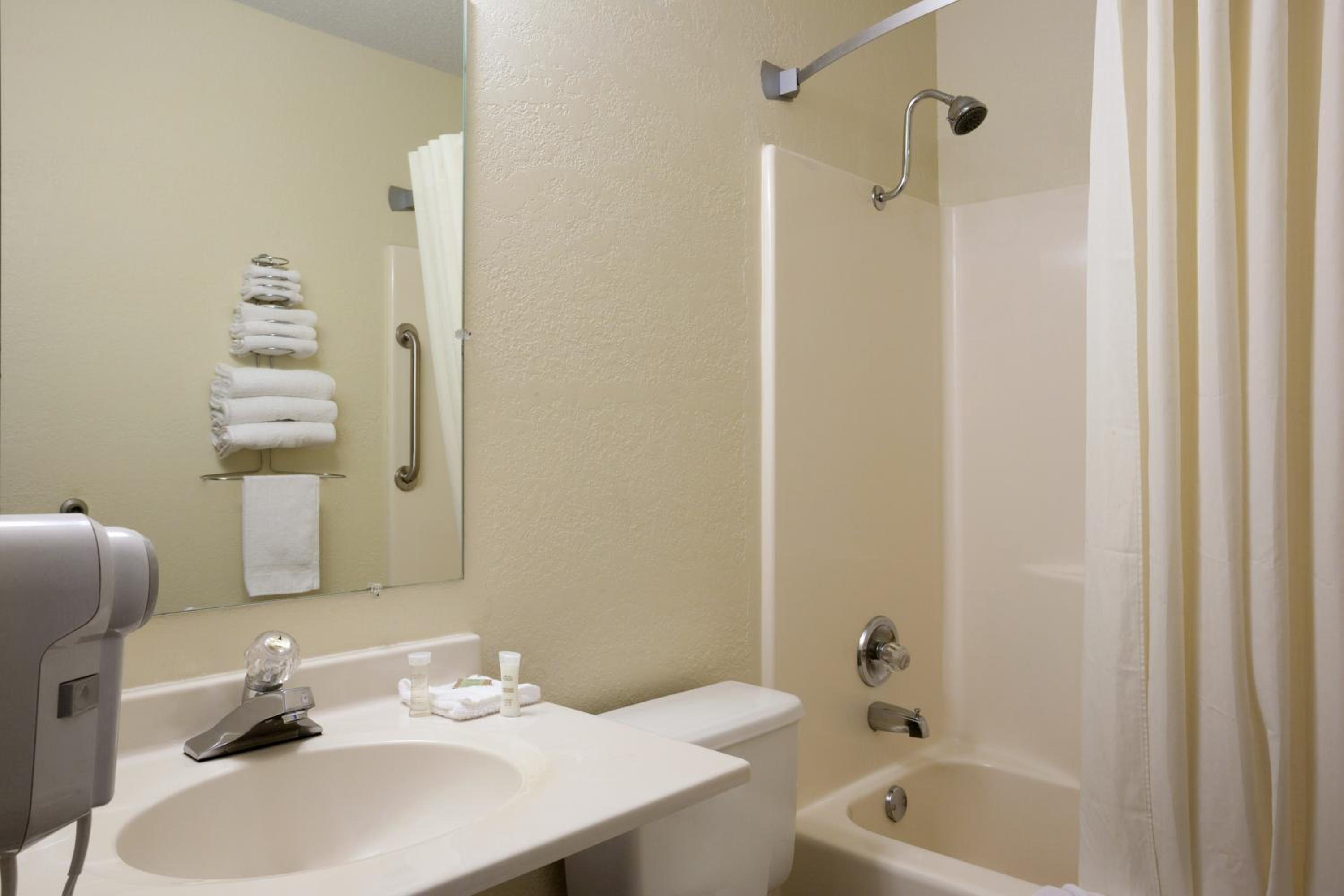 King Room - Non-Smoking photo 3