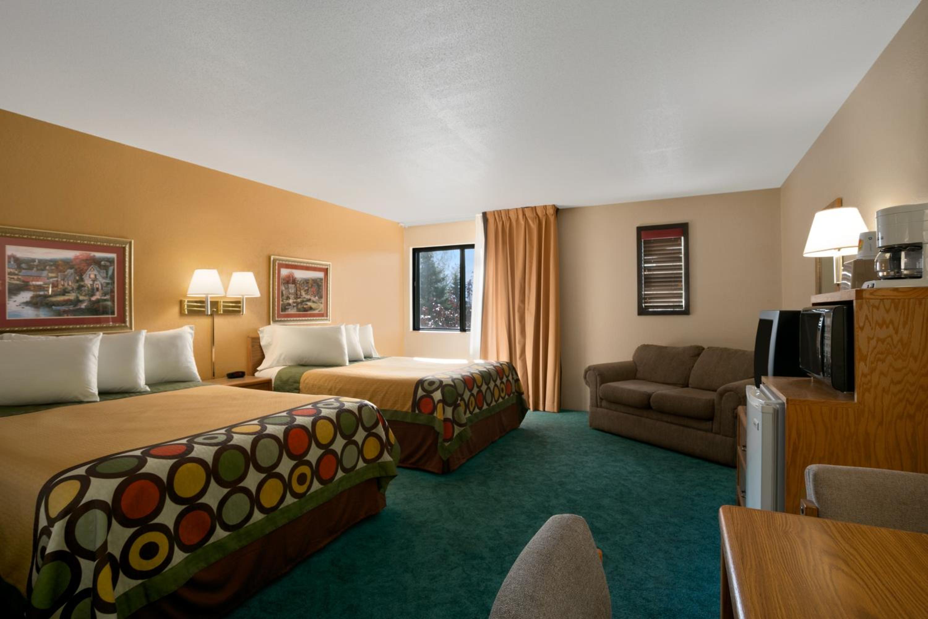 Deluxe Queen Room with Two Queen Beds - Non-Smoking photo 2