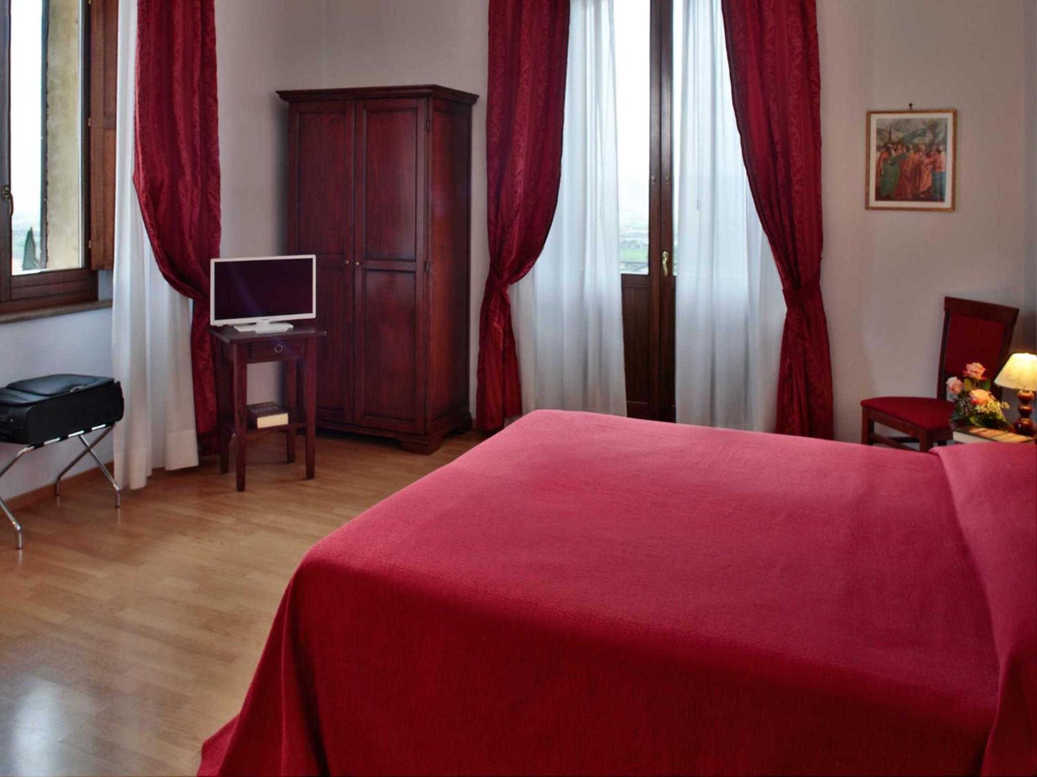 Double or Twin Room with Balcony and Valley View - Photo 1