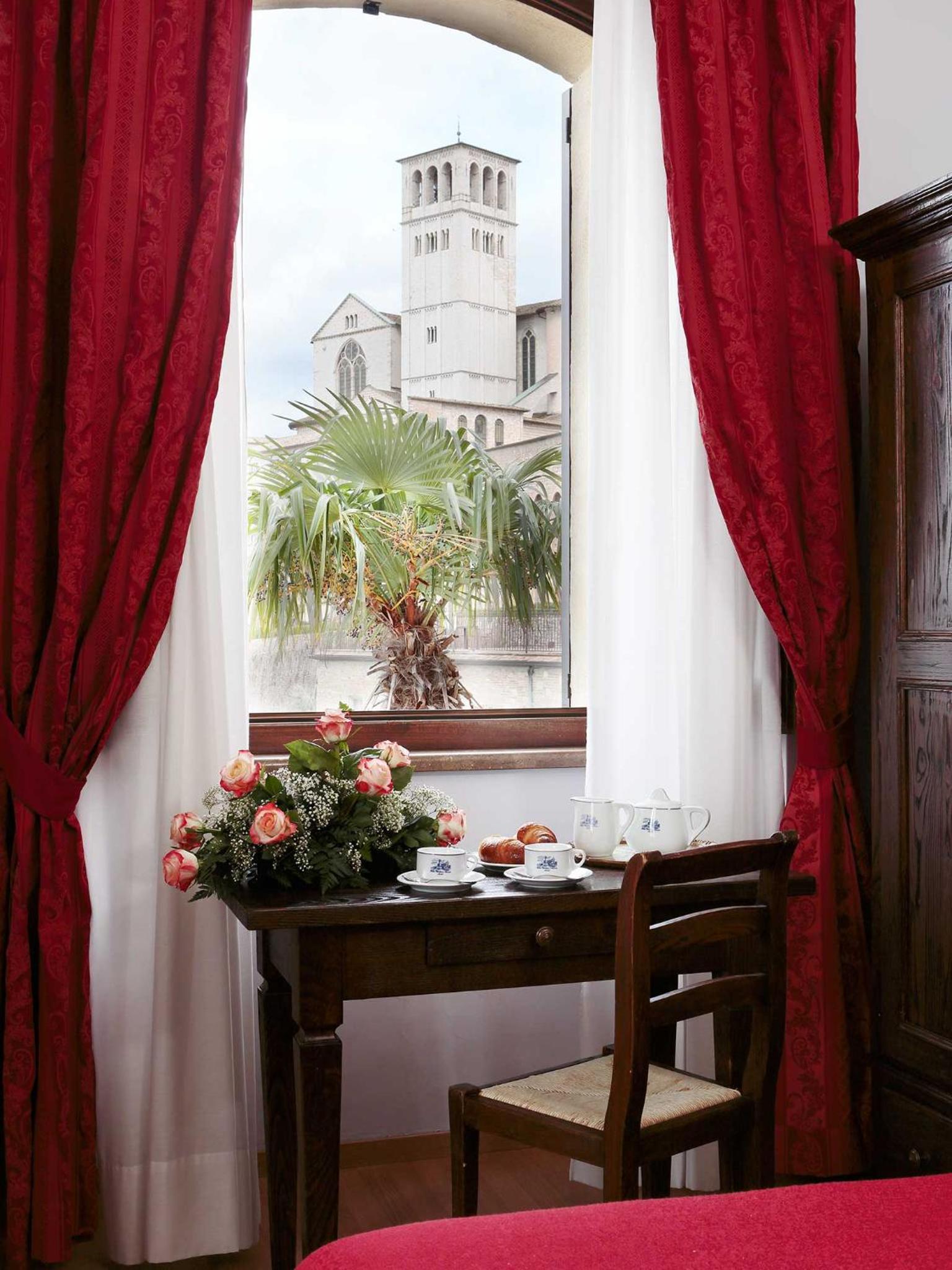 Double or Twin Room with Balcony and Valley View - Photo 2