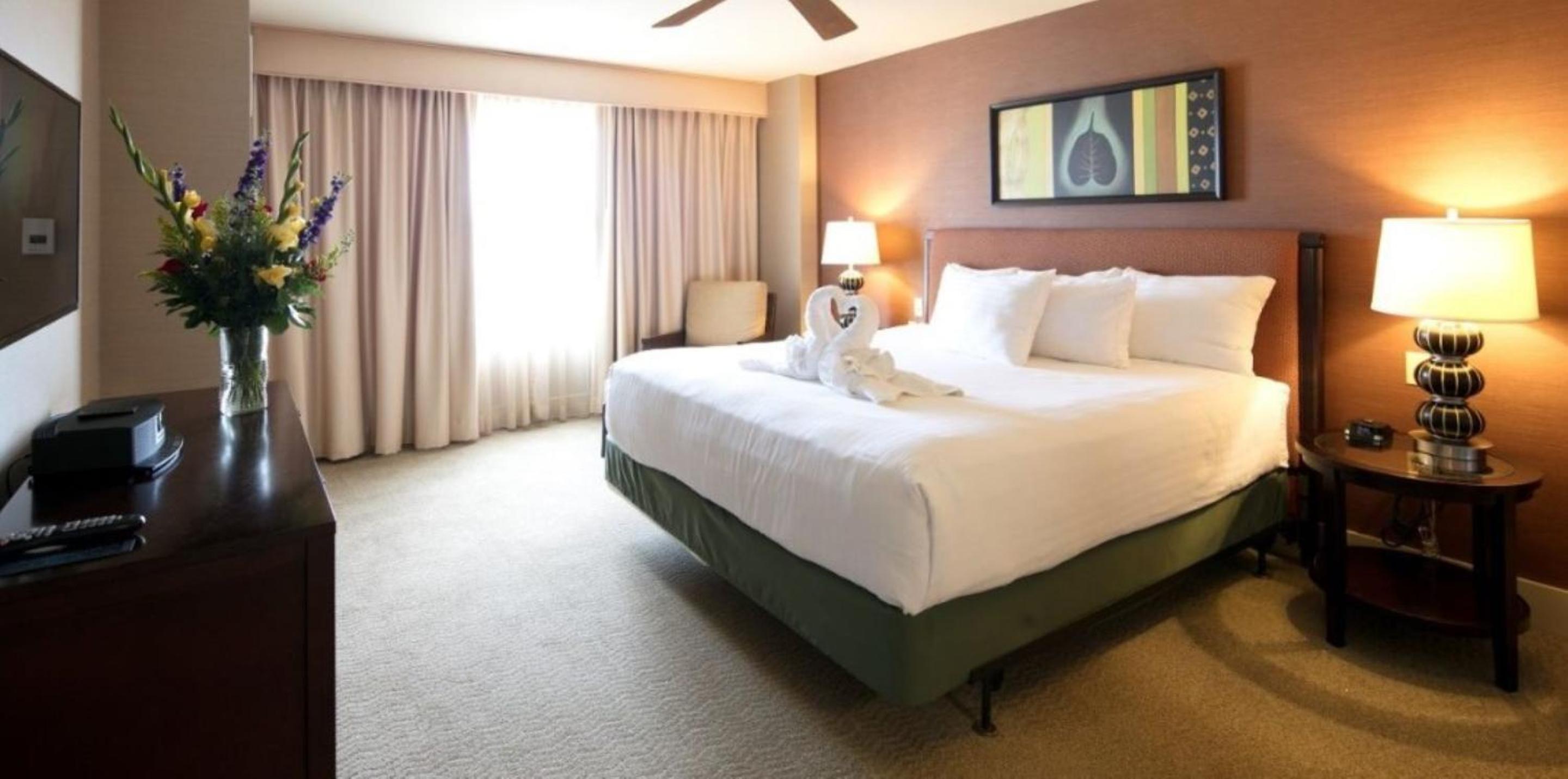 North Executive Suite, 1 King, Non-Smoking