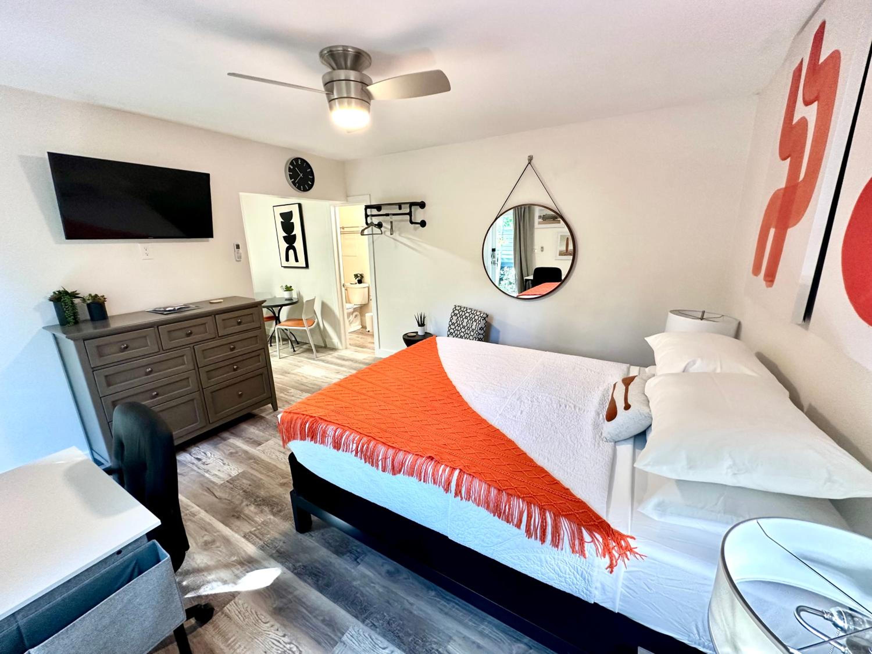 Deluxe Junior Suite photo 3