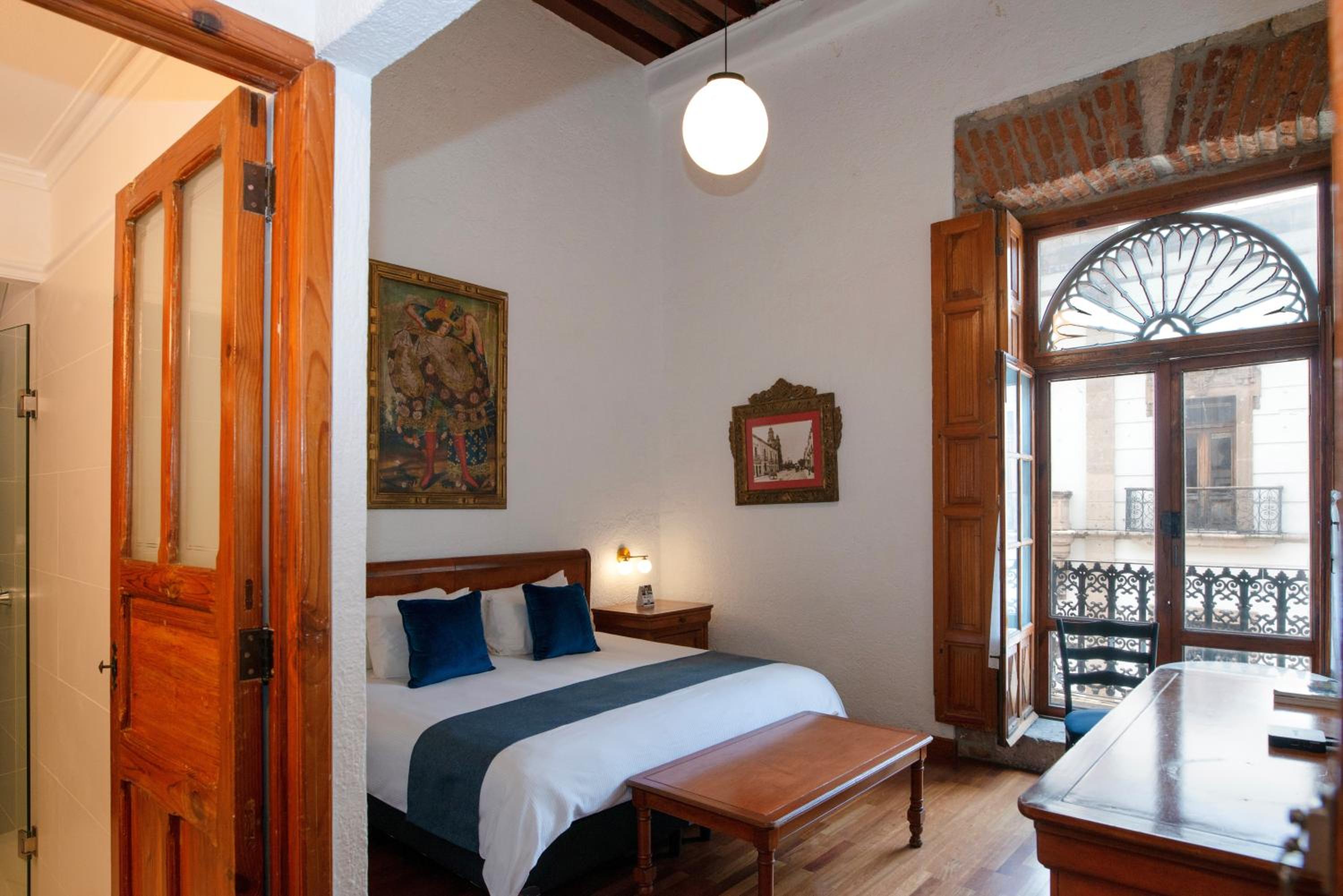 Deluxe Room - Photo 6