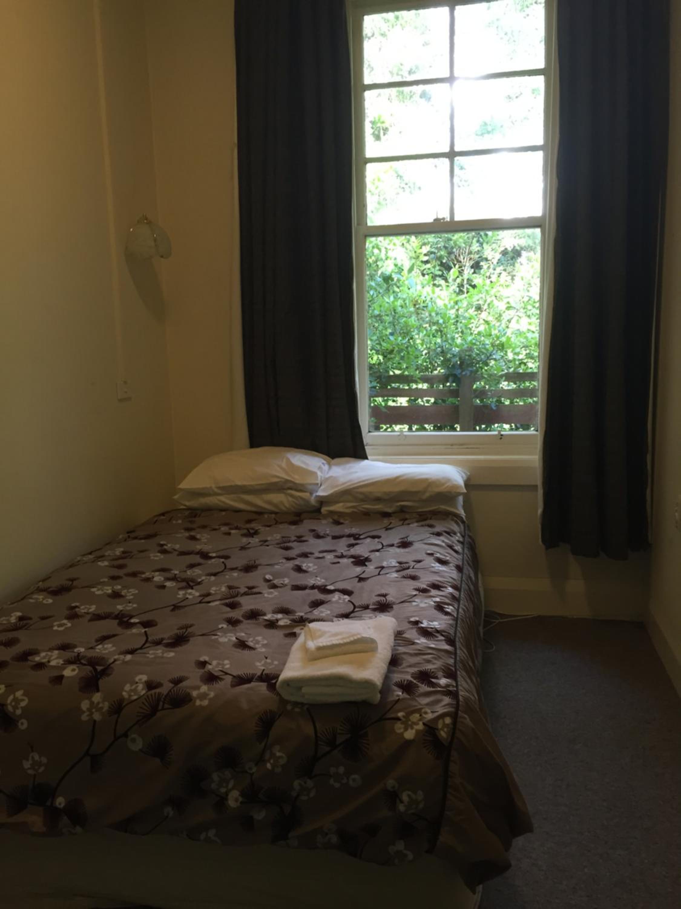Single Room with Shared Bathroom photo 2
