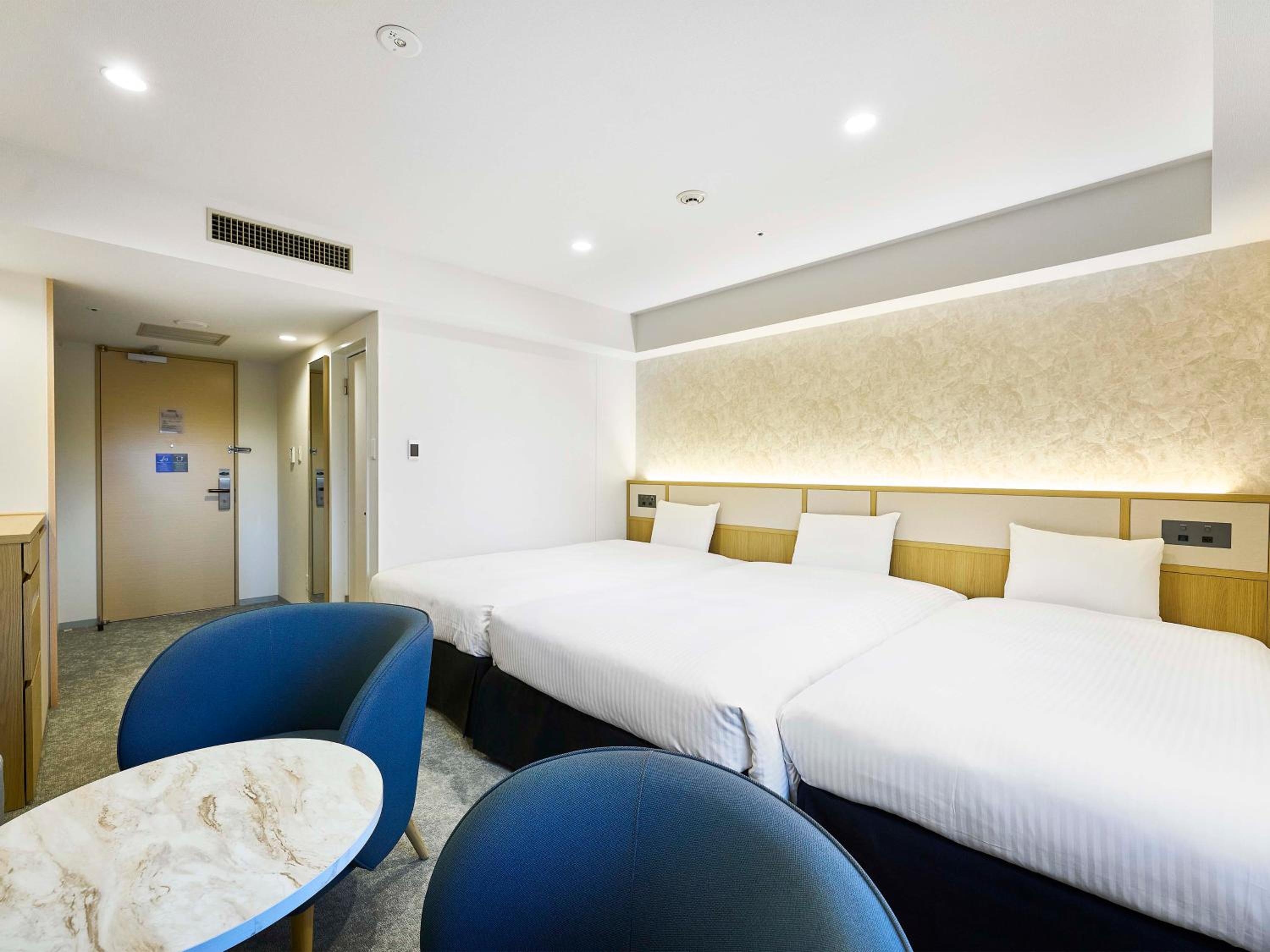 Standard Twin Room (3 adult) - Non-Smoking - Photo 2