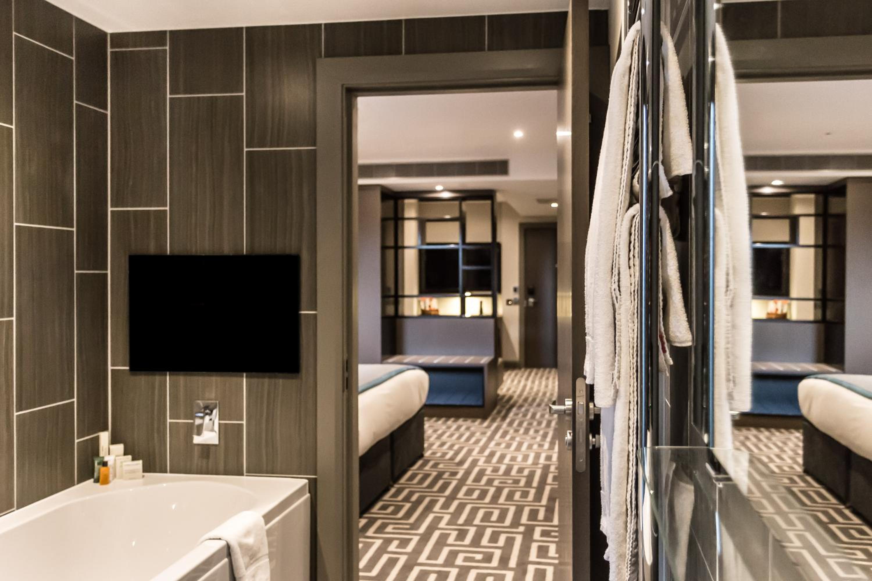 Hoxton Studio Suite photo 3