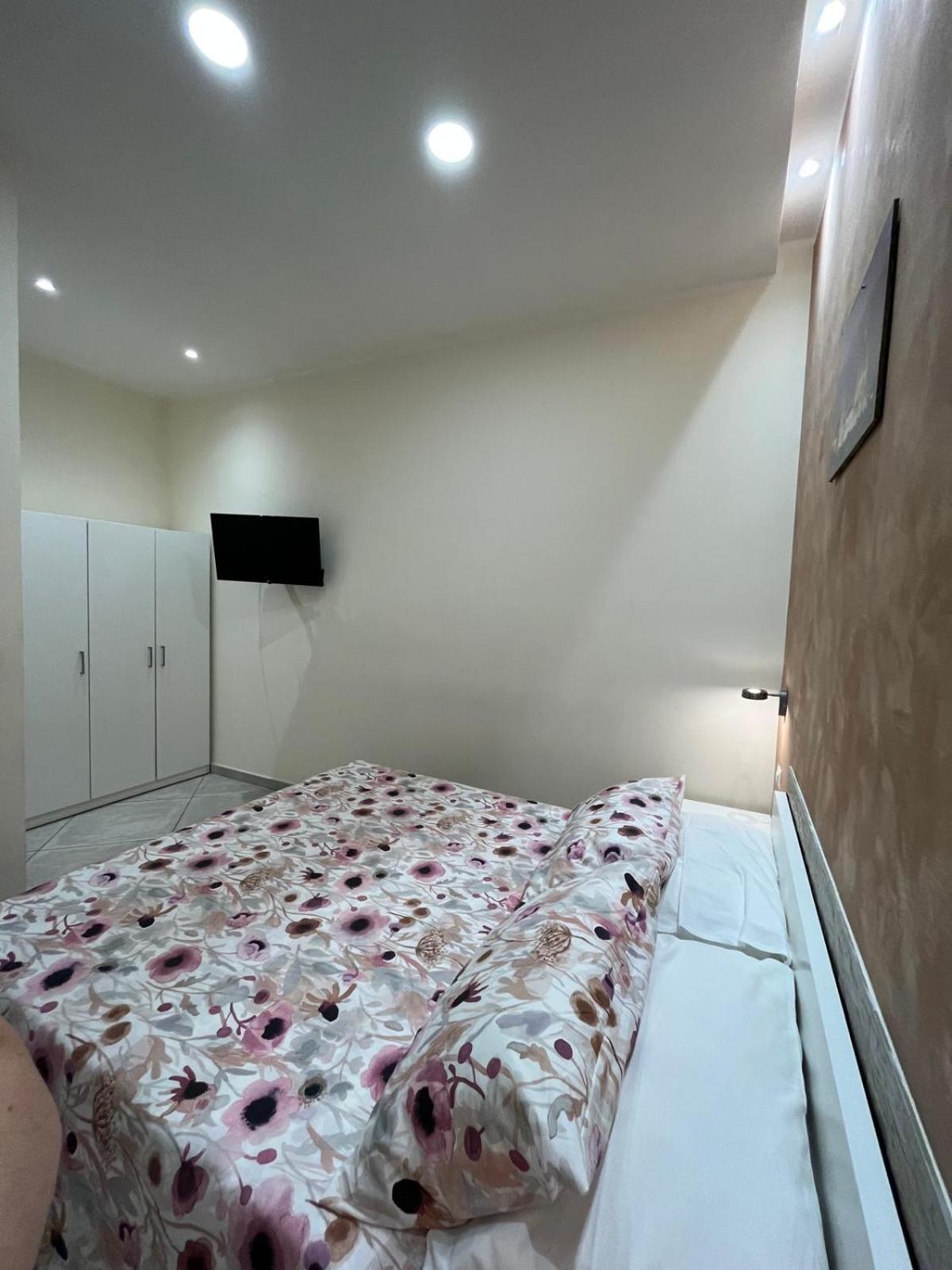 Studio Apartment with One Double Bed