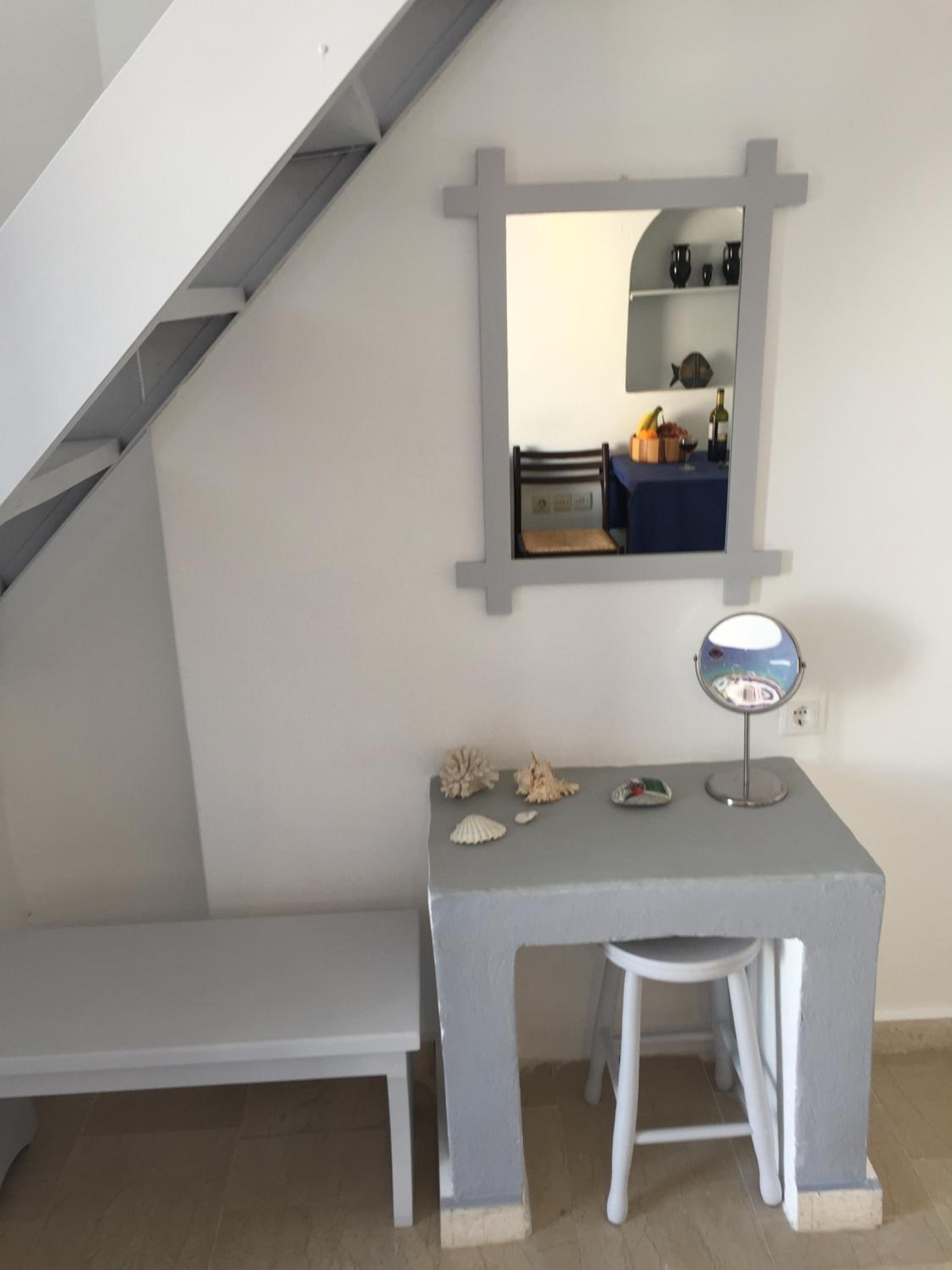 Studio with Balcony (2 Adults) - Split Level No 1