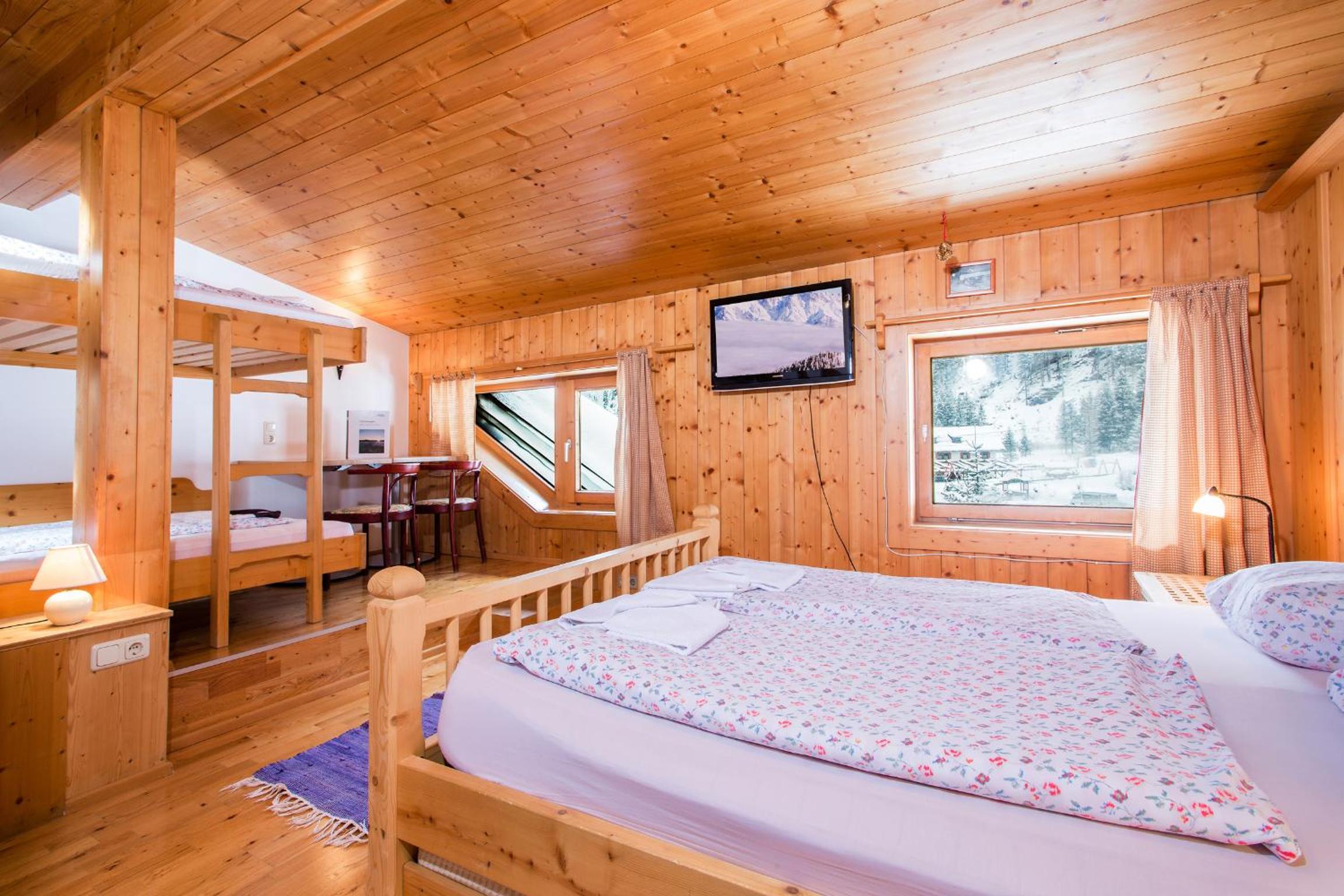 Quadruple Room with Mountain View photo 1