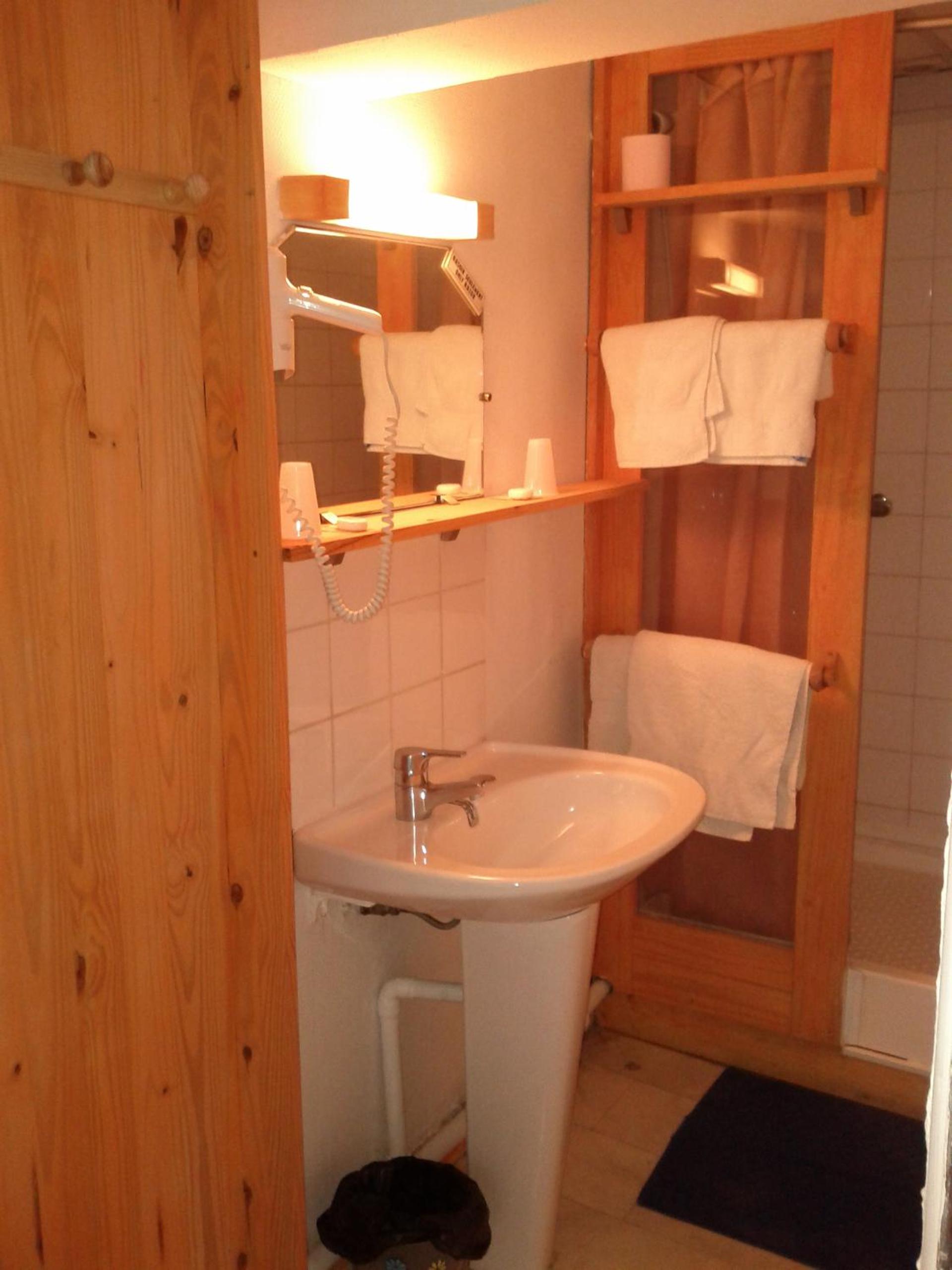 Double Room - Photo 5