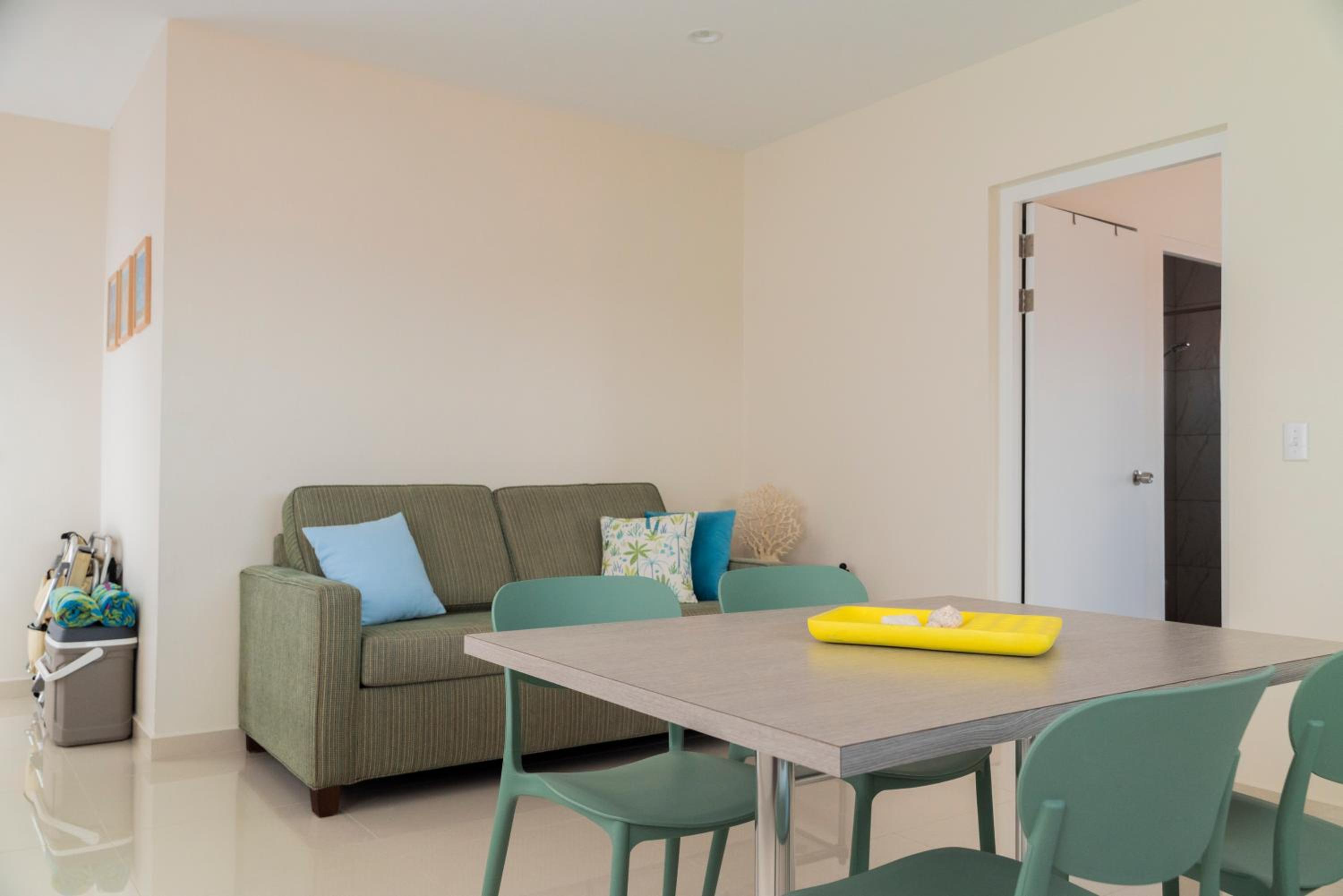 Deluxe One-Bedroom Apartment with Garden View photo 1