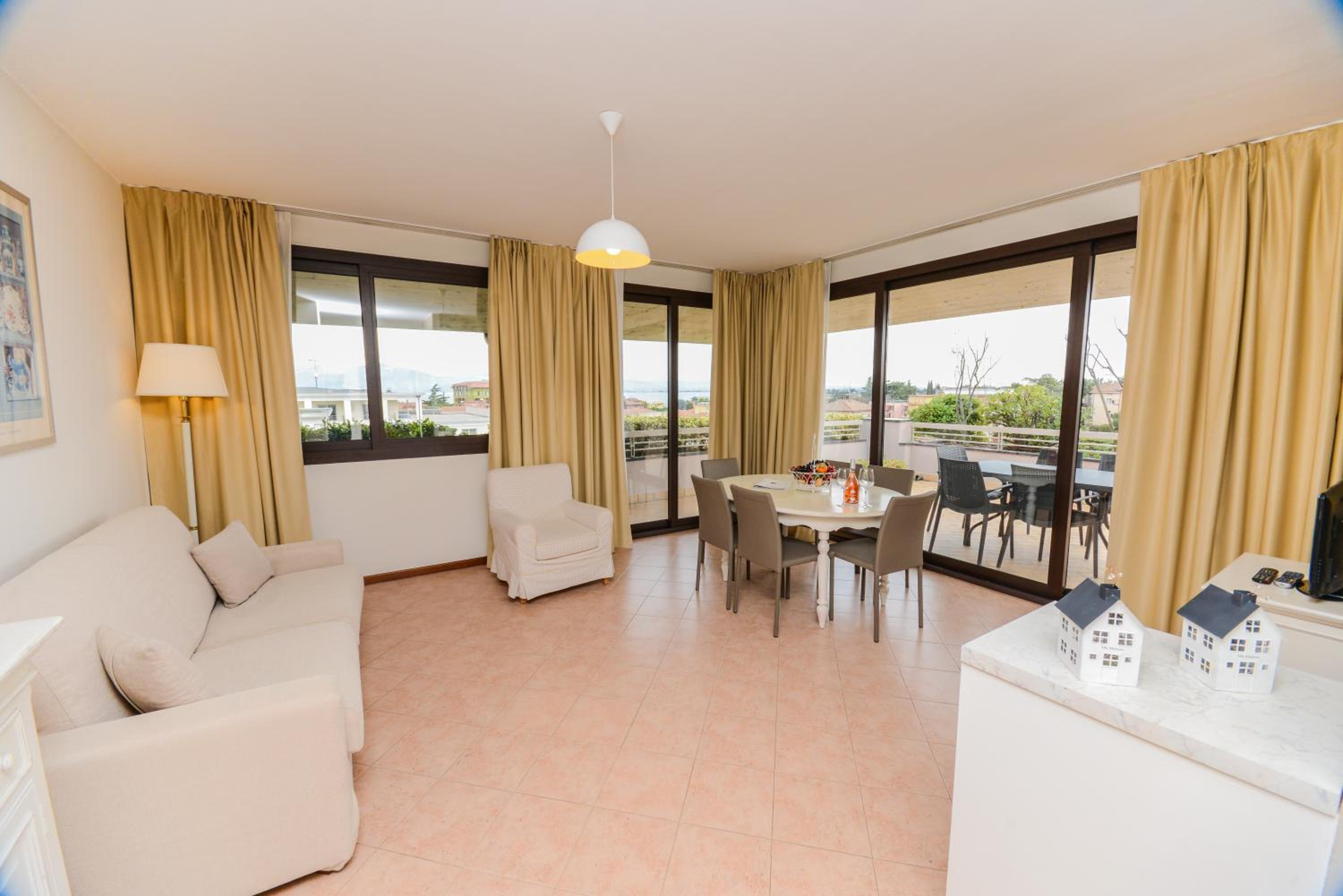 Two-Bedroom Apartment with Lake View photo 1
