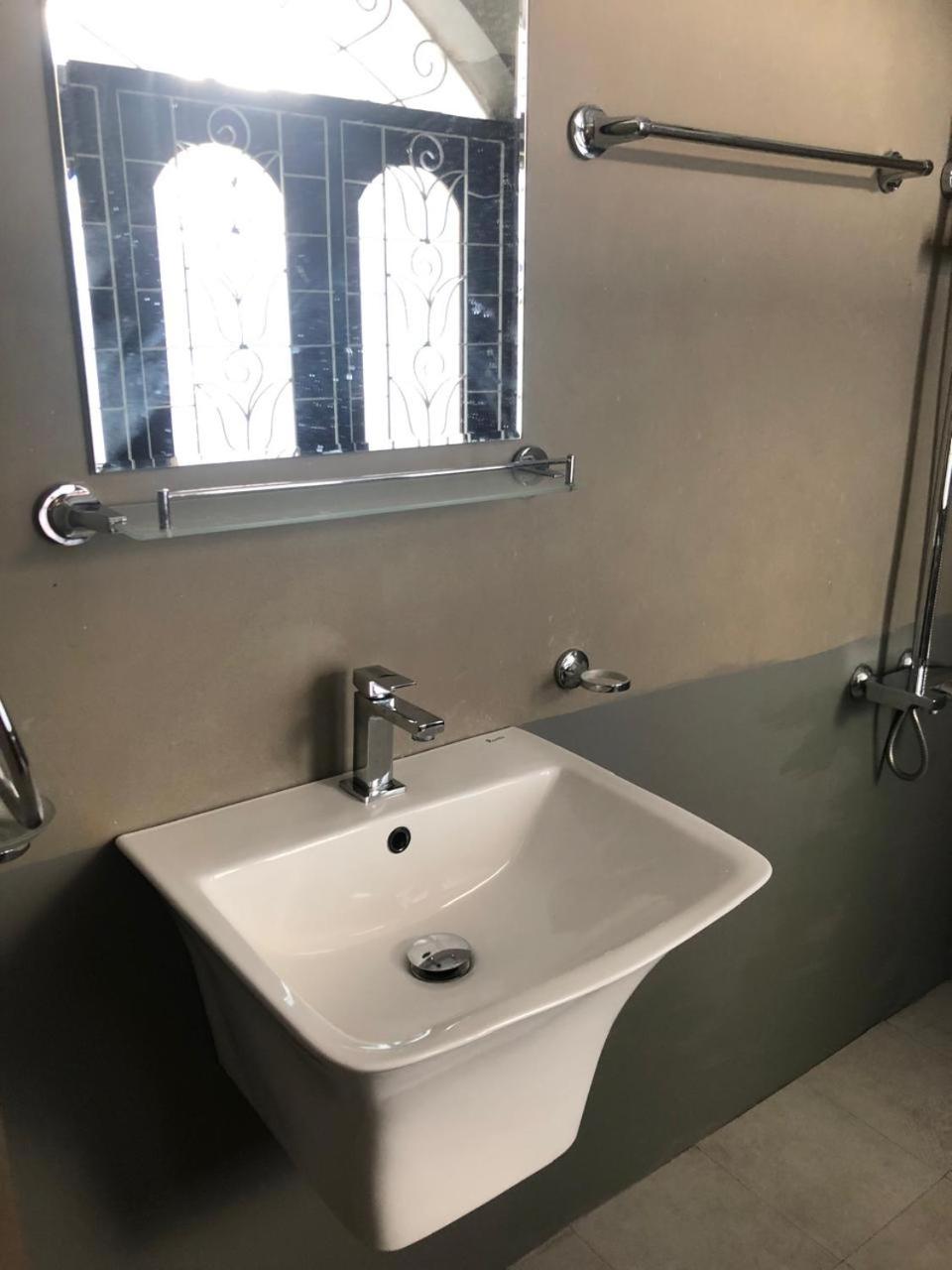 Single Room with Private Bathroom photo 2