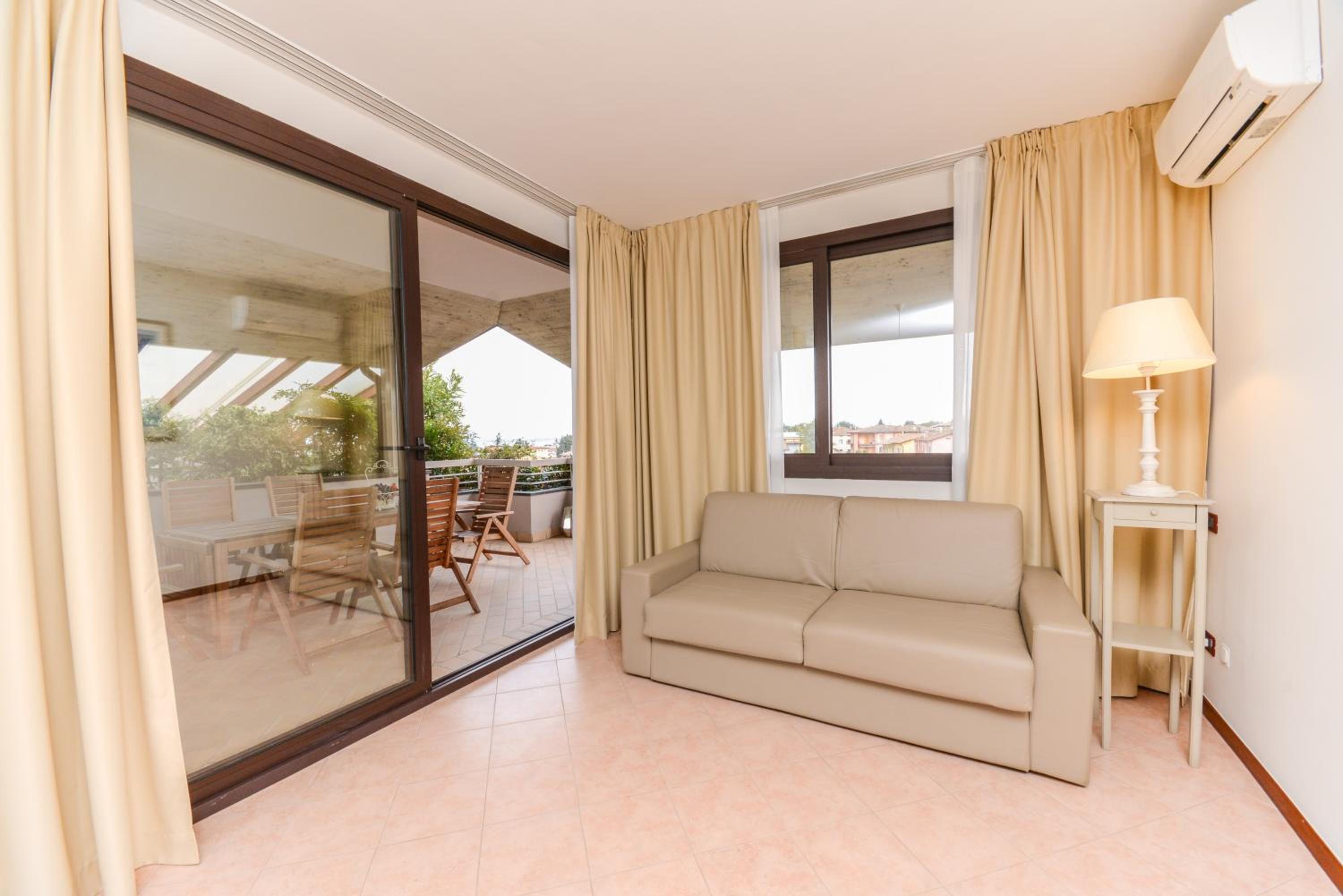 Two-Bedroom Apartment with Lake View photo 3