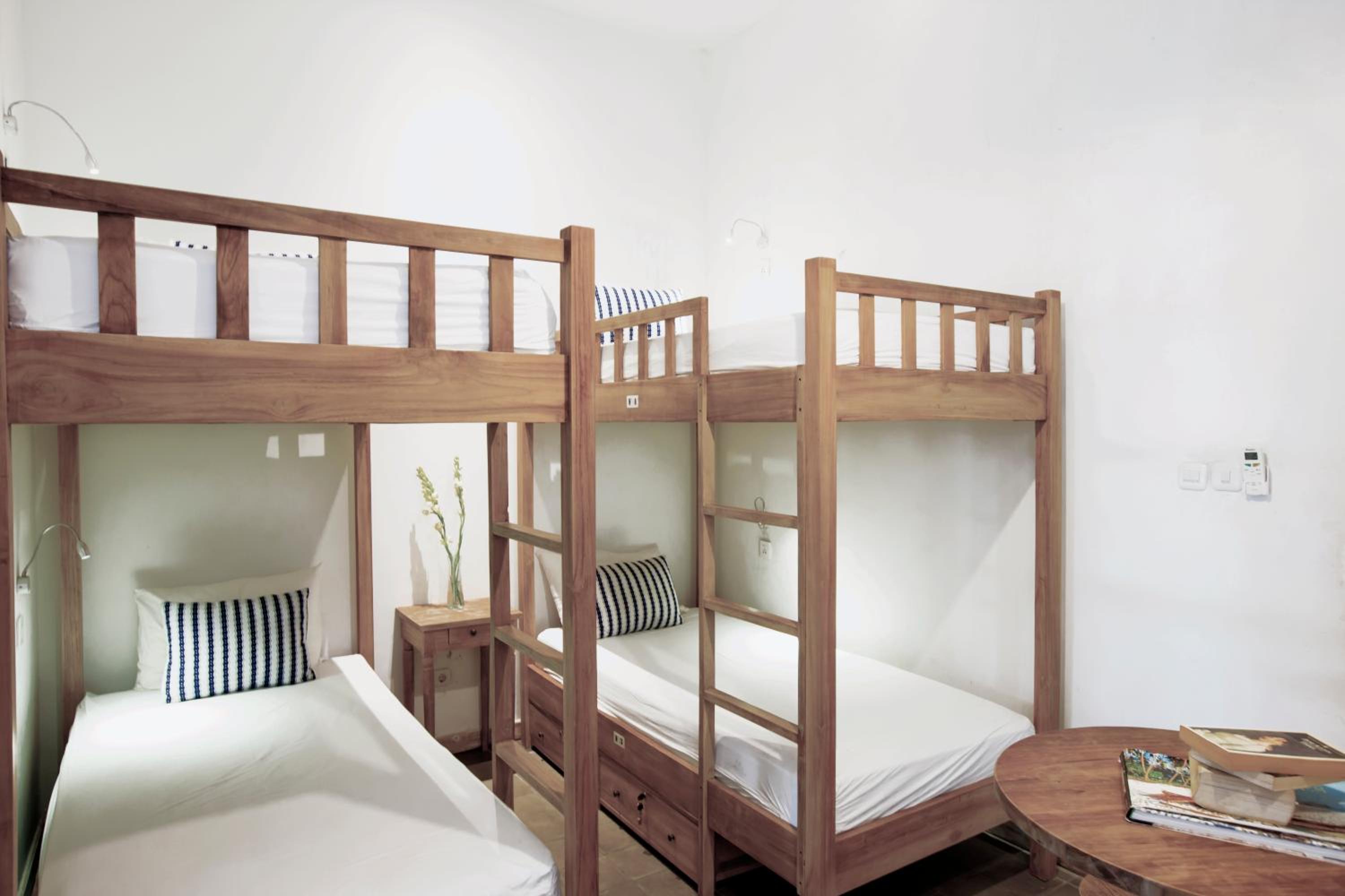 6-Bed Mixed Dormitory Room photo 2
