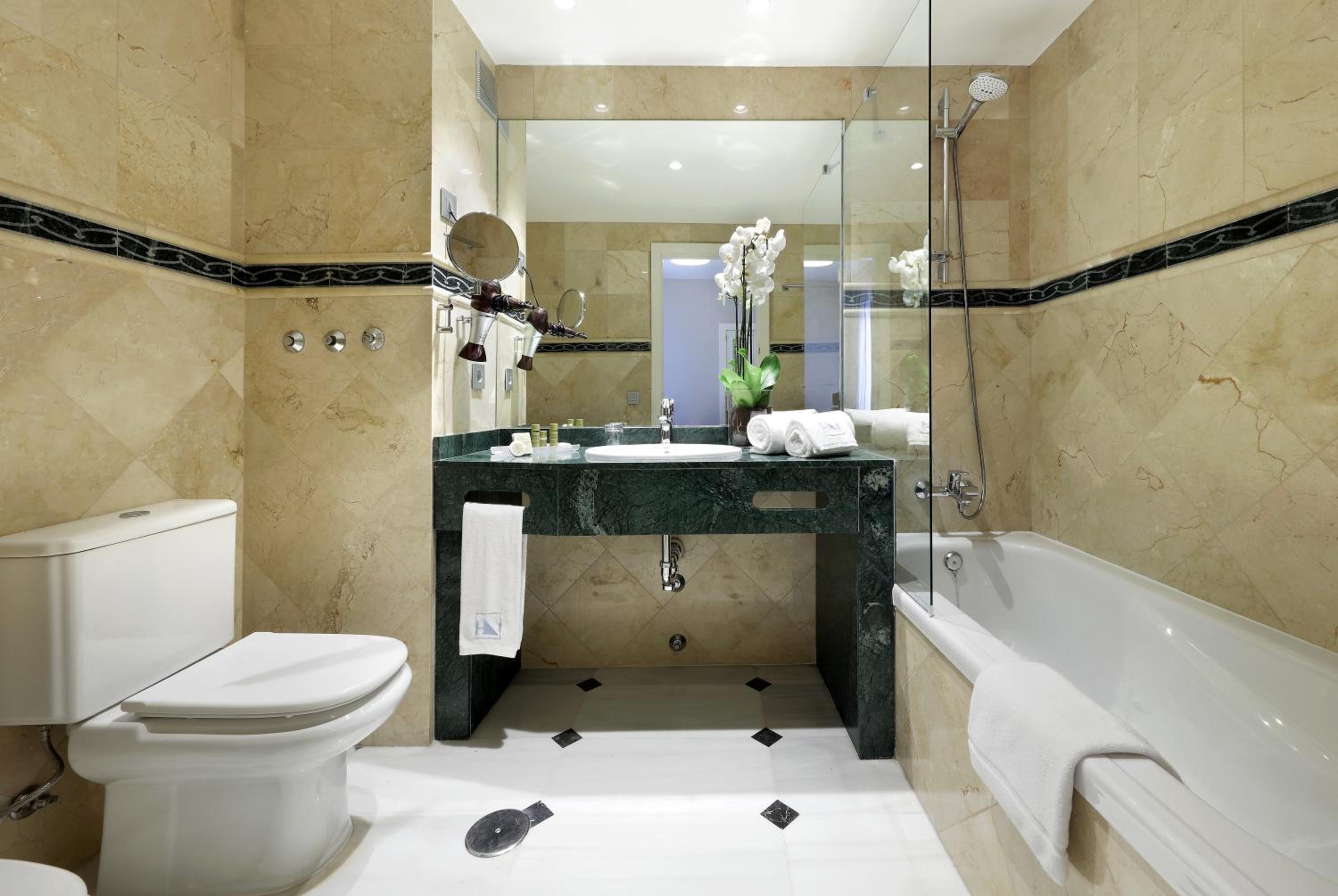 Double or Twin Room - Photo 2