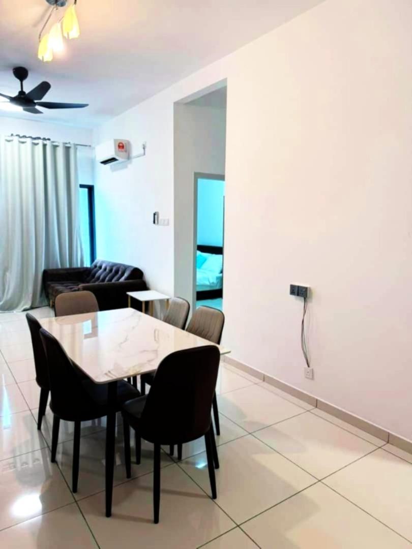 Comfort 3 Bedroom Suites - Photo 2