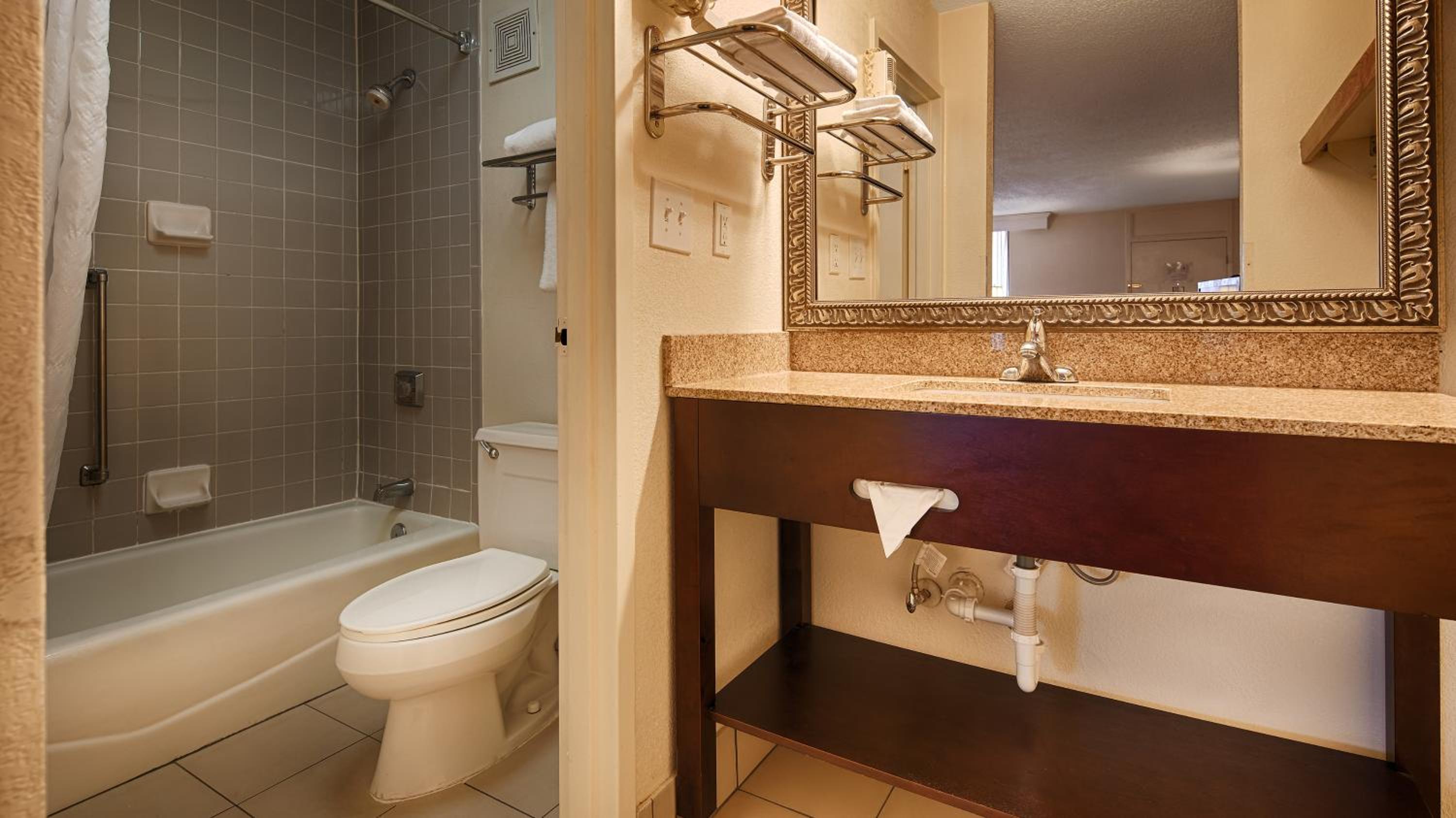 Double Room with Two Double Beds - Non-Smoking - Photo 6