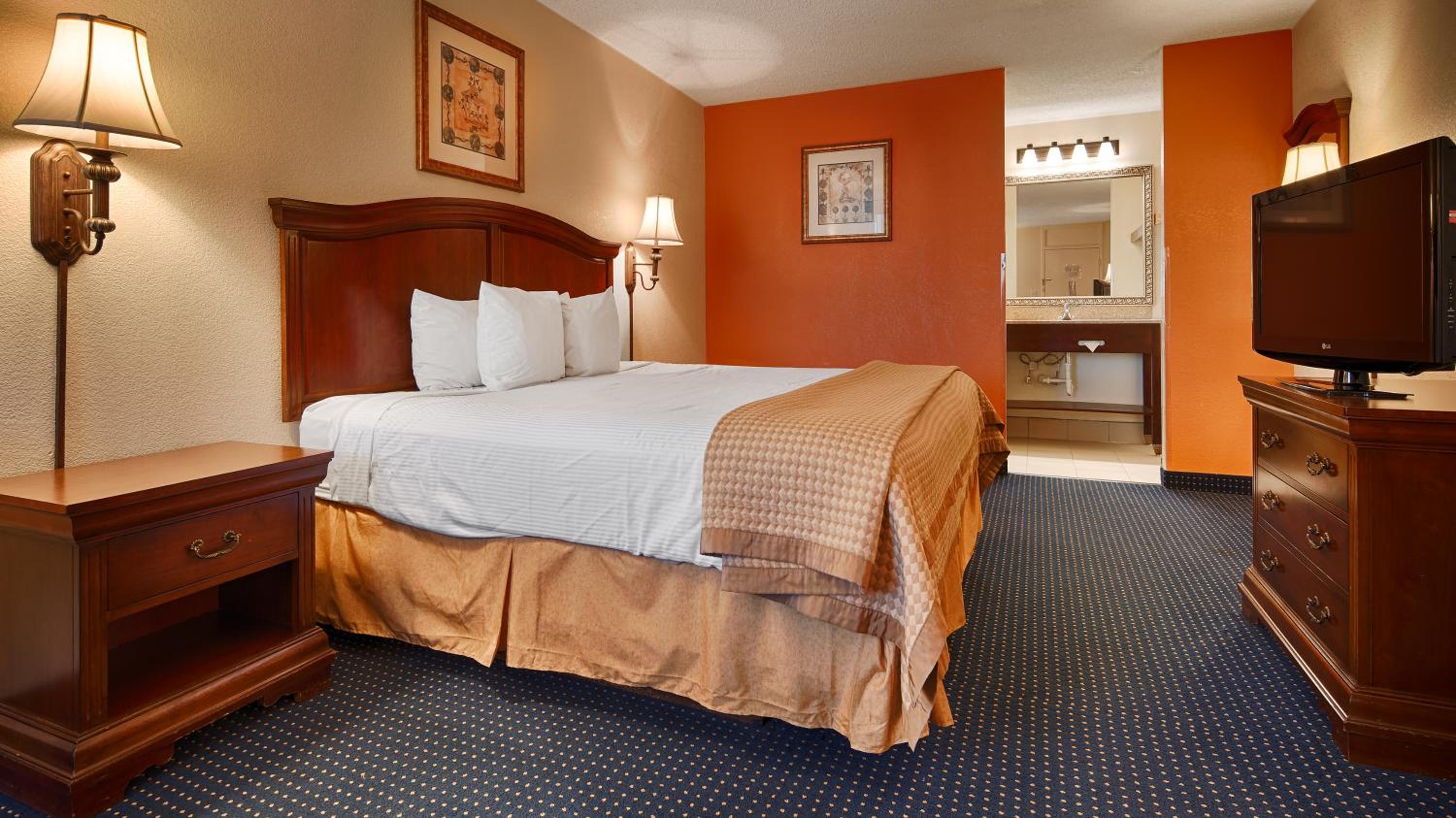 King Room - Non-Smoking - Photo 1
