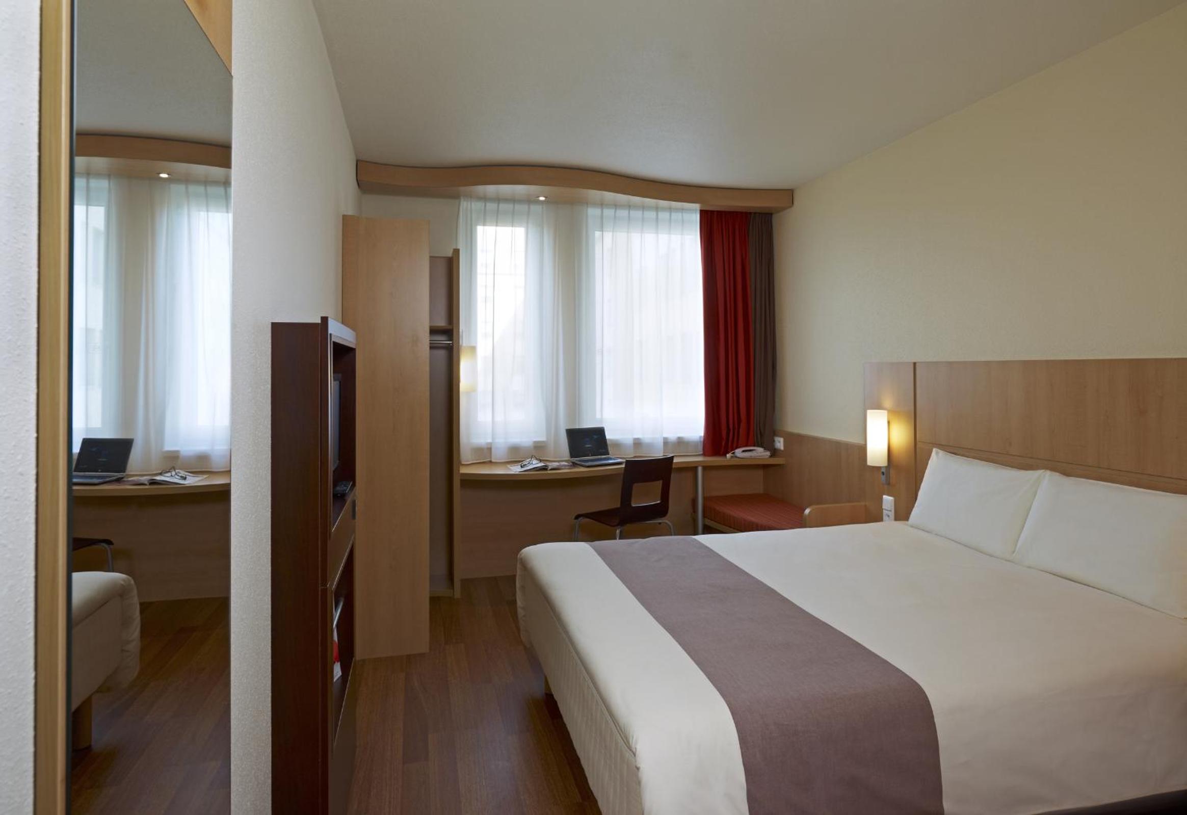 Double Room - Photo 11