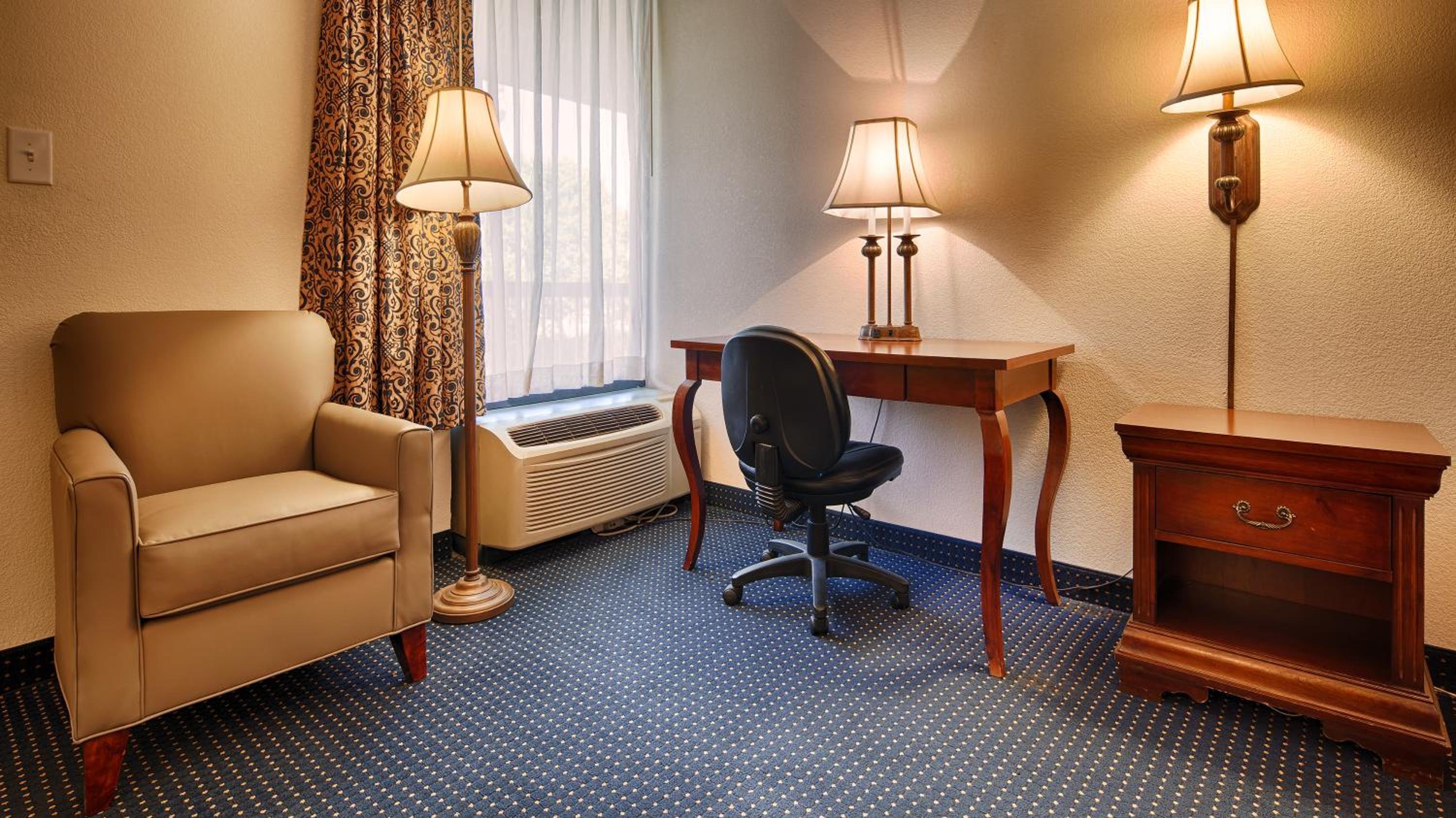 King Room - Non-Smoking - Photo 7