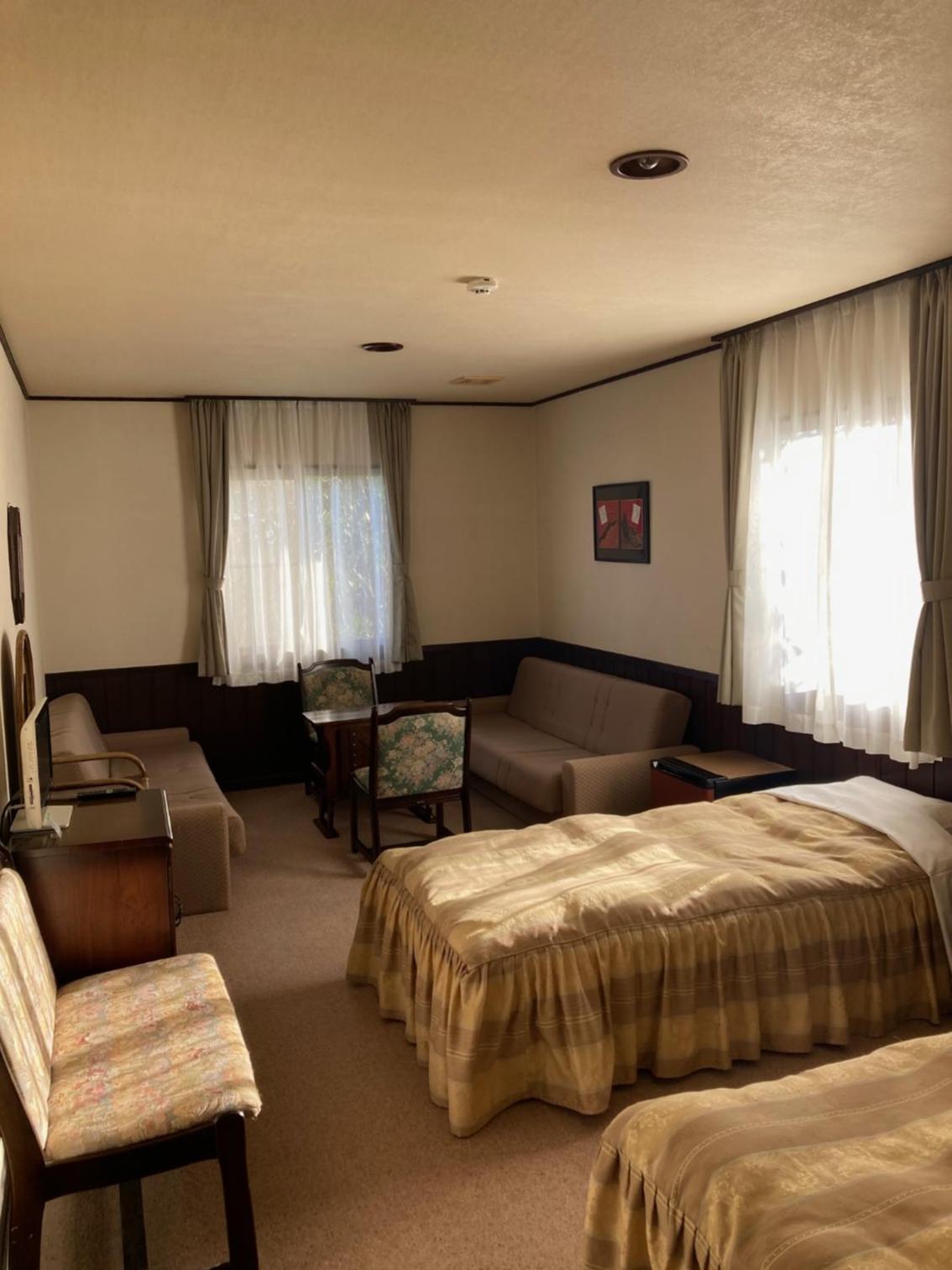 Quadruple Room with Bathroom - Photo 4