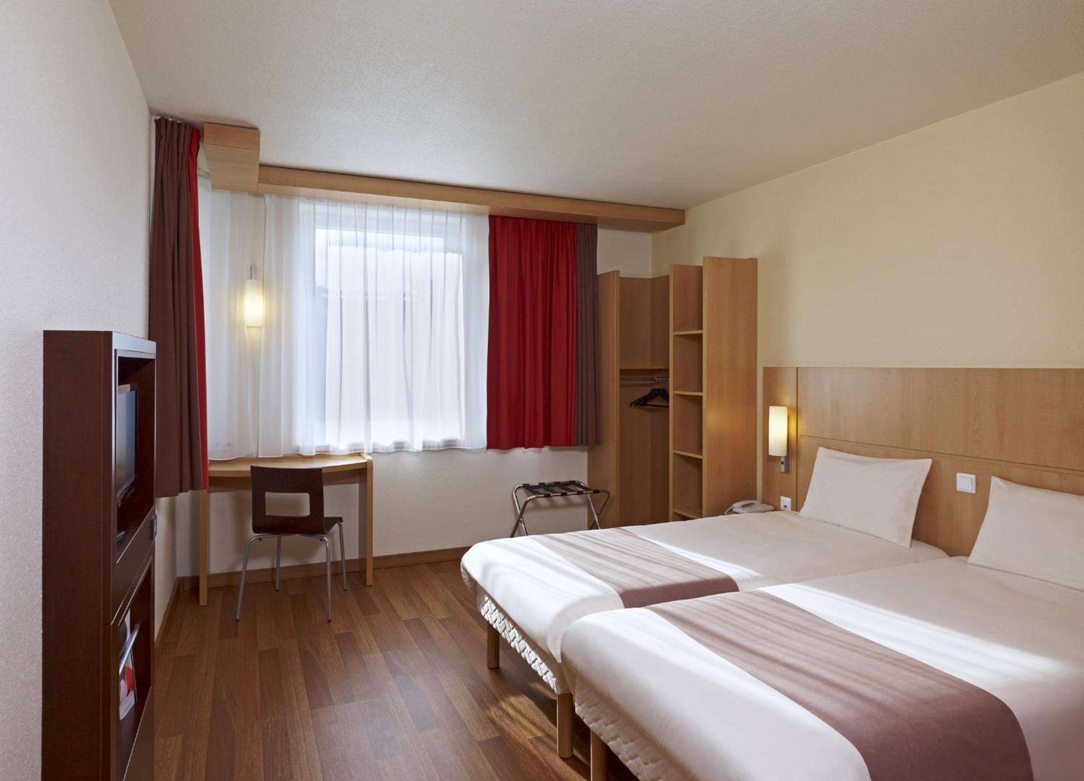 Twin Room - Photo 7
