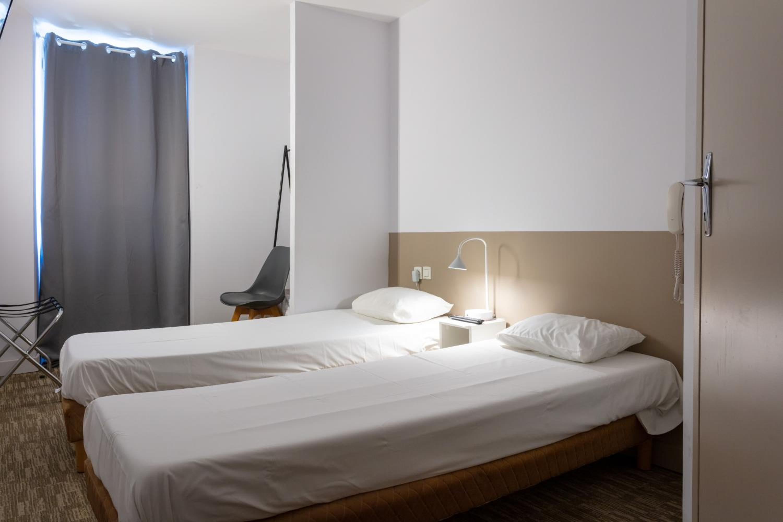 Budget Twin Room - Photo 2