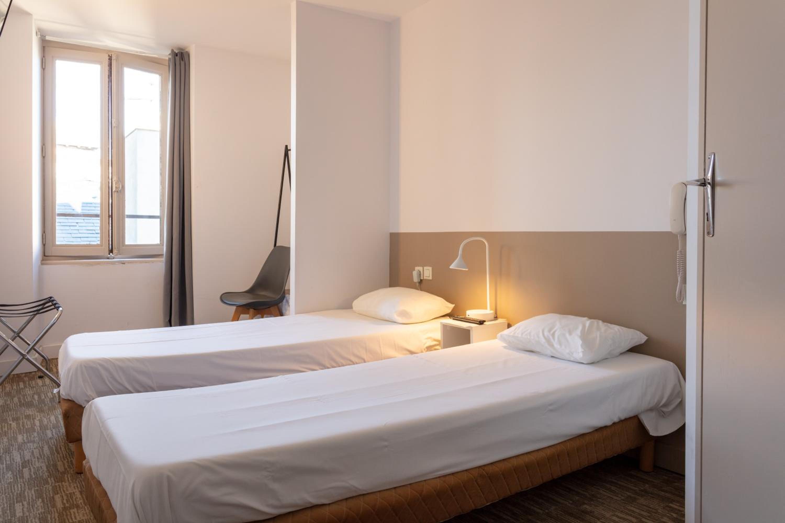 Budget Twin Room - Photo 4