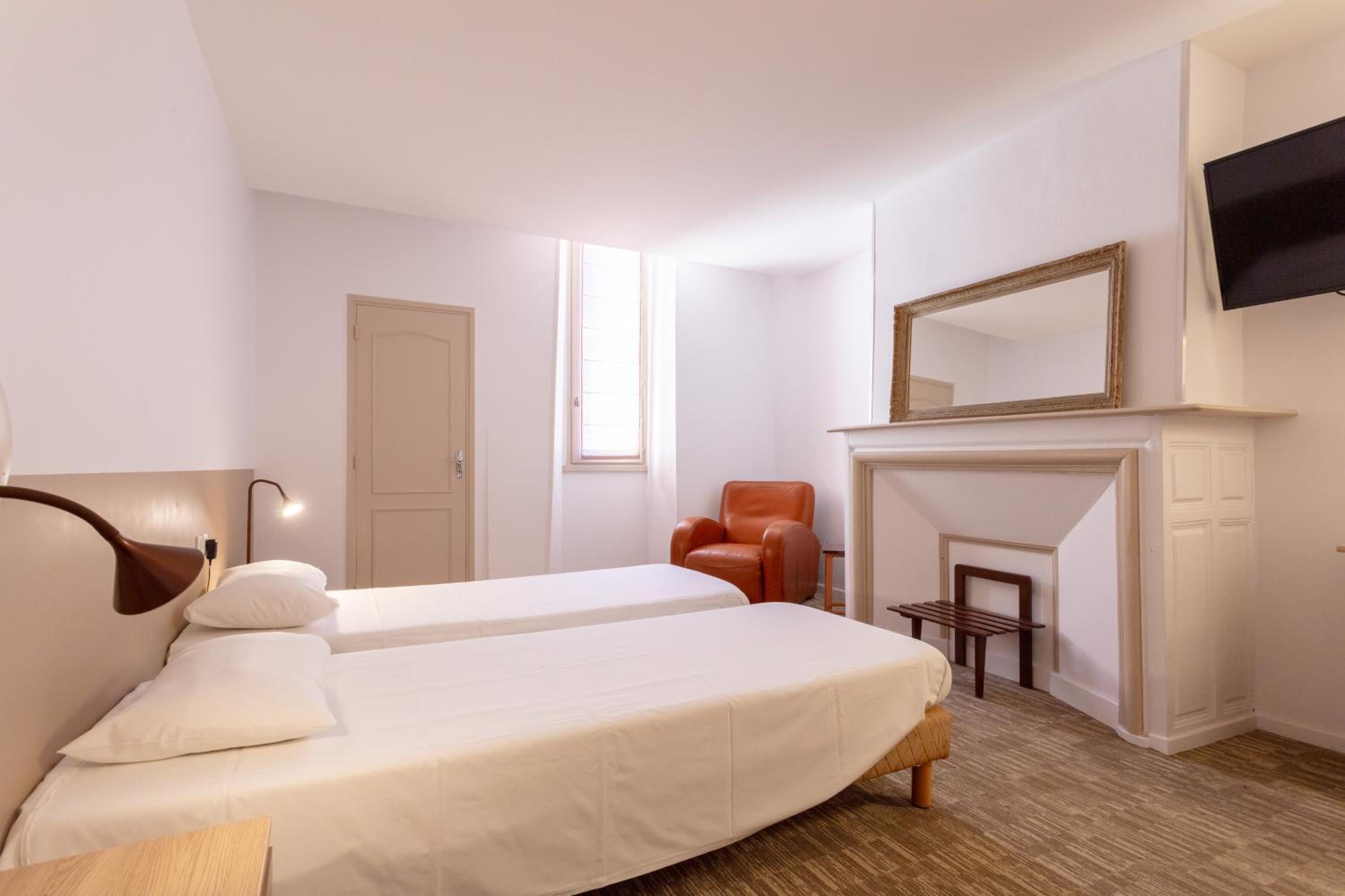 Superior Twin Room - Photo 4