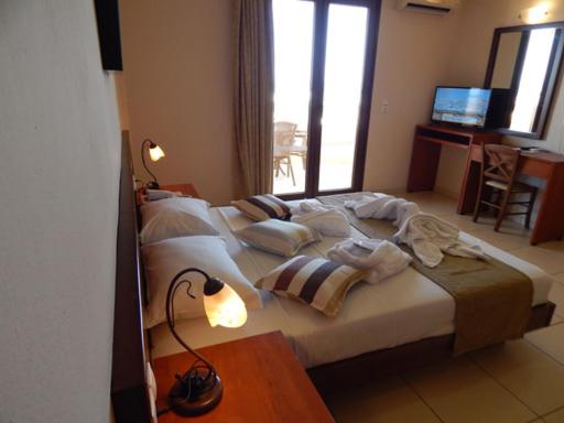Standard Double Room - Photo 2