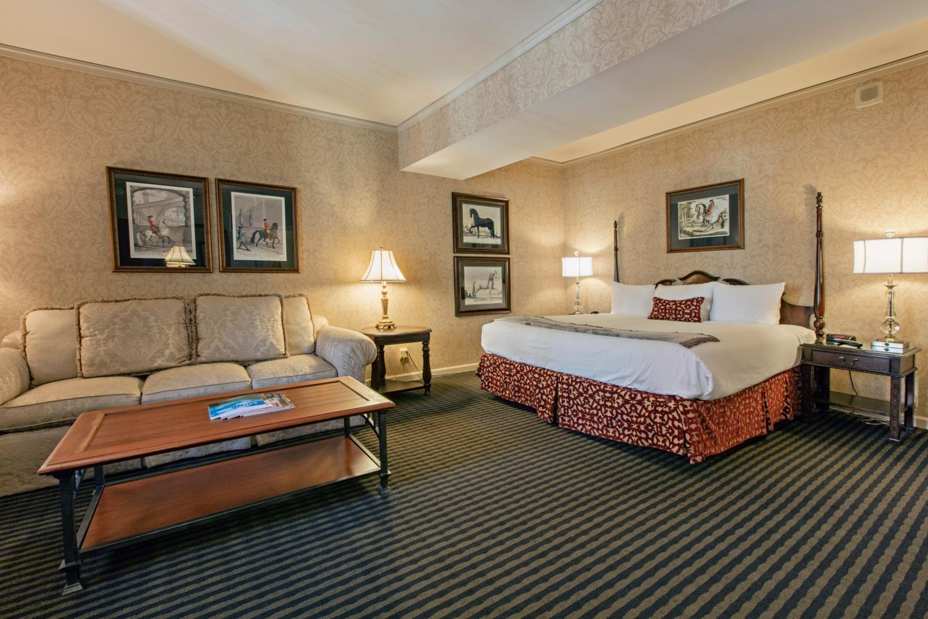 Luxury King Room - Photo 3